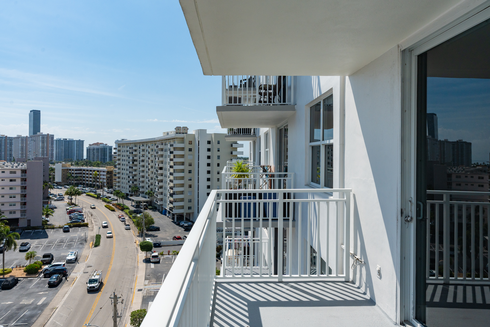  427 Golden Isles Dr, Hallandale Beach, FL, 33009 - 物件實景