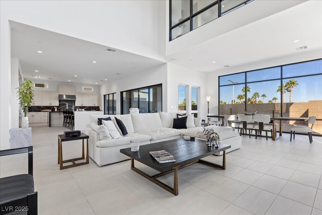 Las Vegas, Nevada, 89135, United States, 5 Bedrooms Bedrooms, ,6 BathroomsBathrooms,Residential,For Sale,1987610