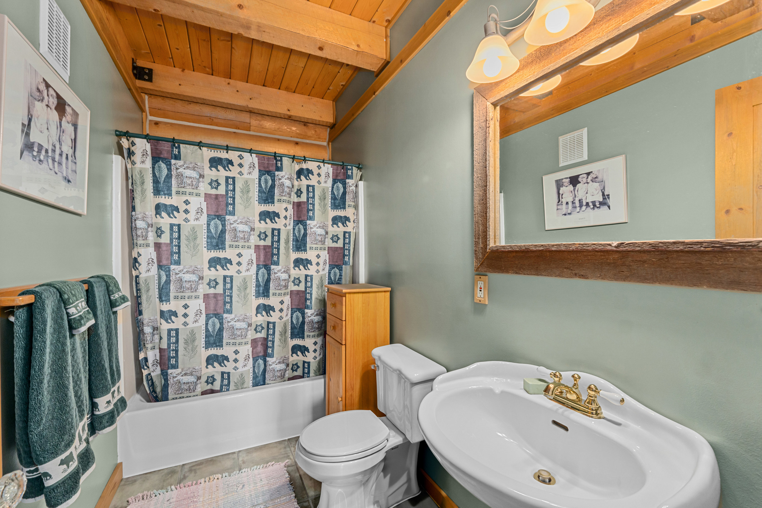 Colville, Washington, 99114, United States, 2 Bedrooms Bedrooms, ,3 BathroomsBathrooms,Residential,For Sale,1763209