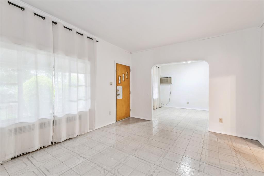 Elmont, New York, 11003, United States, 5 Bedrooms Bedrooms, ,2 BathroomsBathrooms,Residential,For Sale,1928943