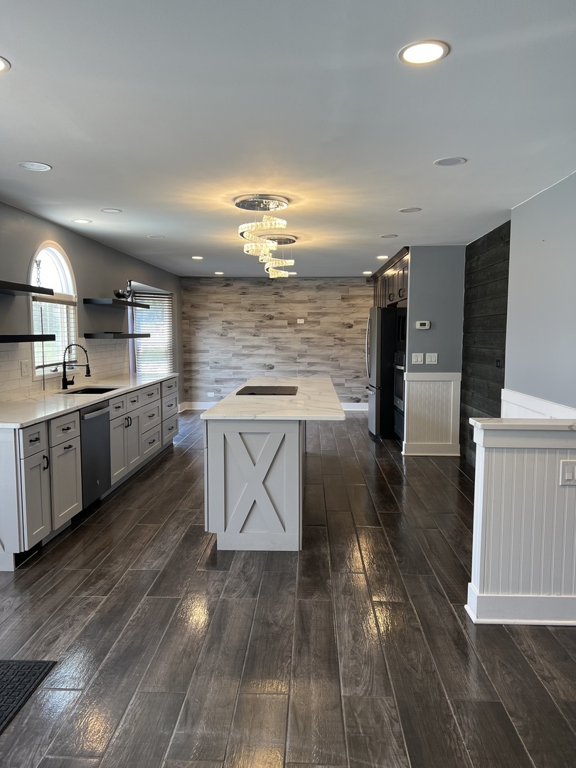 Aurora, Illinois, 60506, United States, 5 Bedrooms Bedrooms, ,5 BathroomsBathrooms,Residential,For Sale,1891548