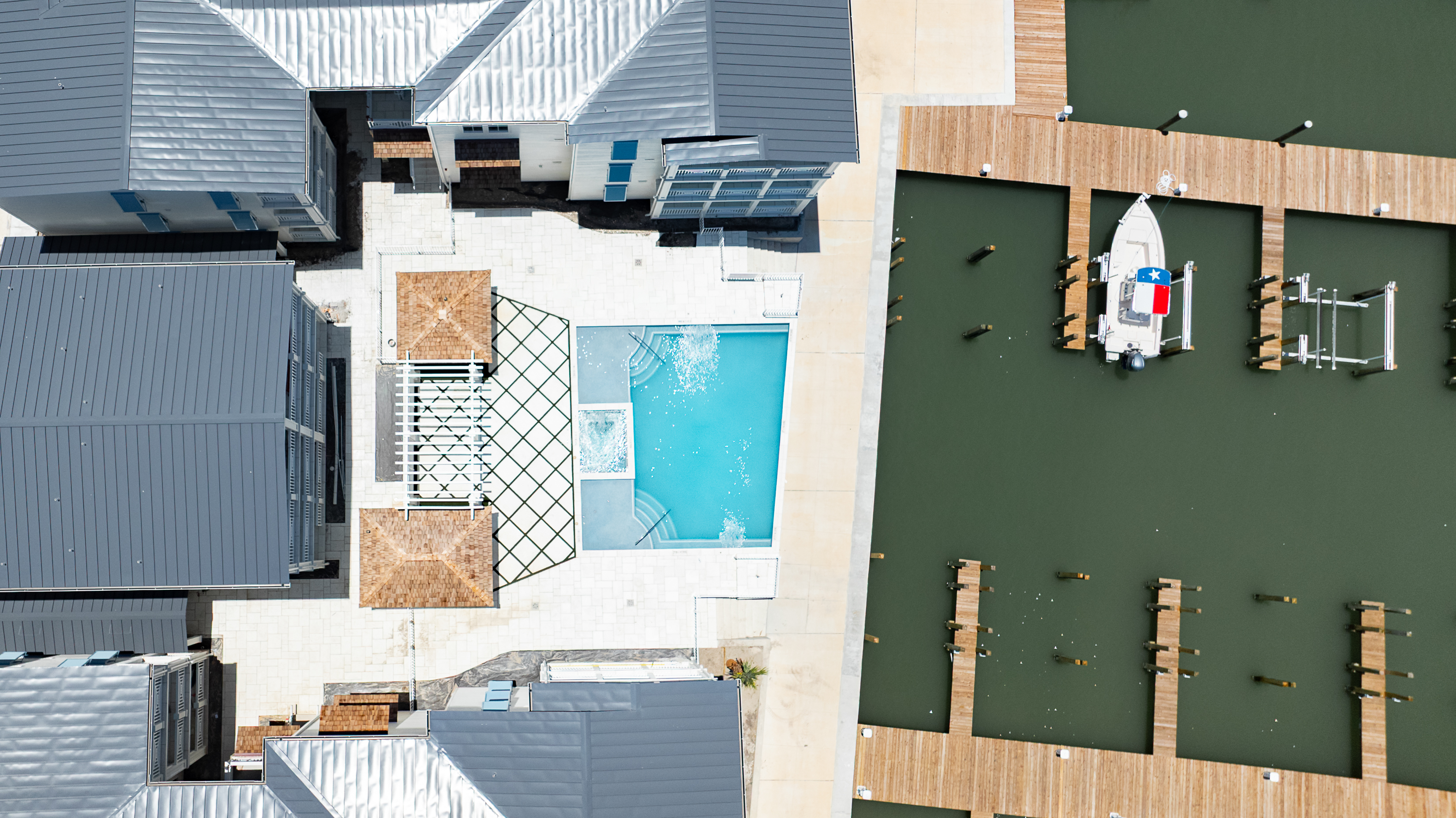  Coastal Elegance Meets Waterfront Living - 物件實景