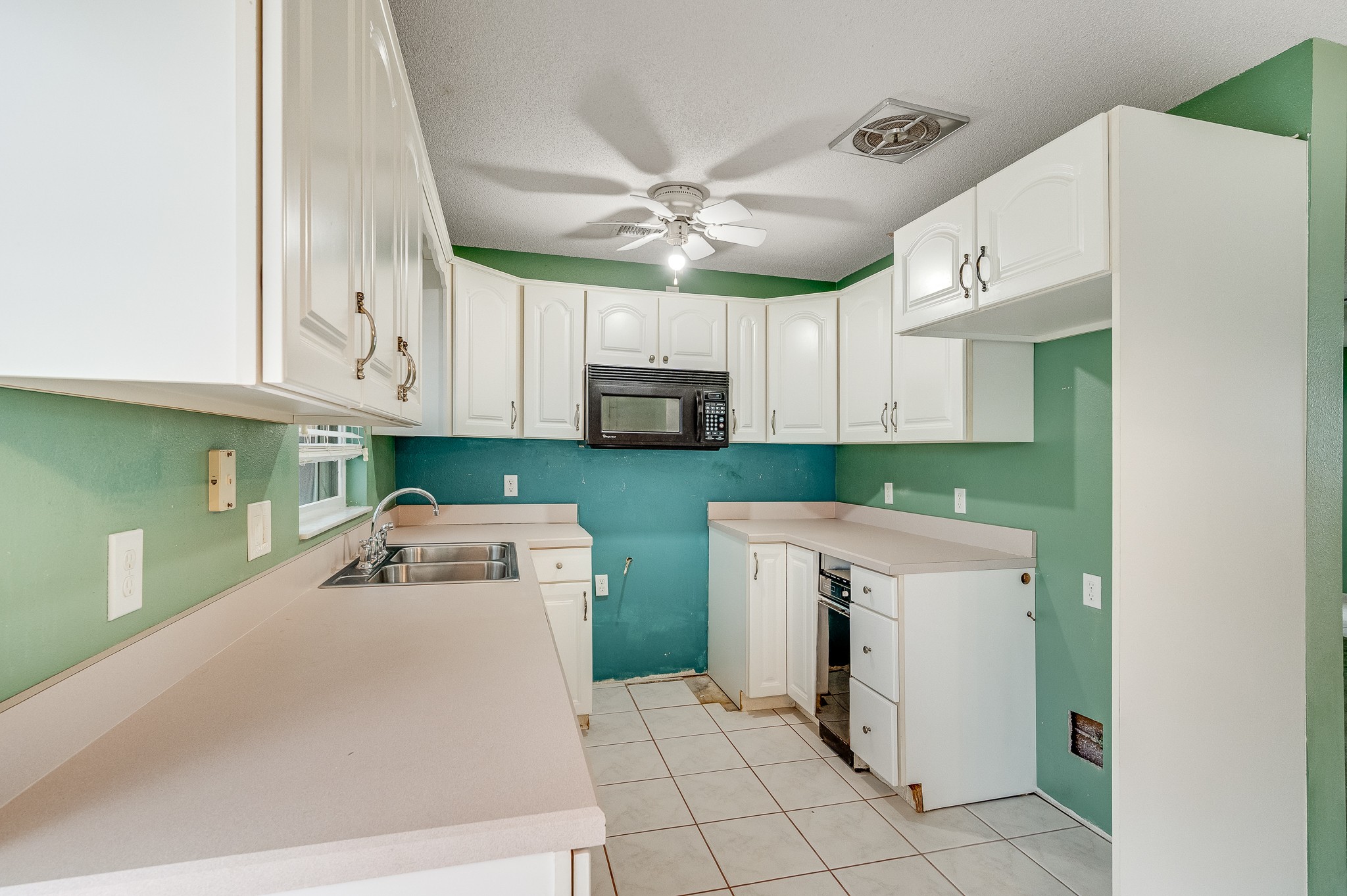  586 Louvre Drive, Melbourne, FL, 32935 - 物件實景