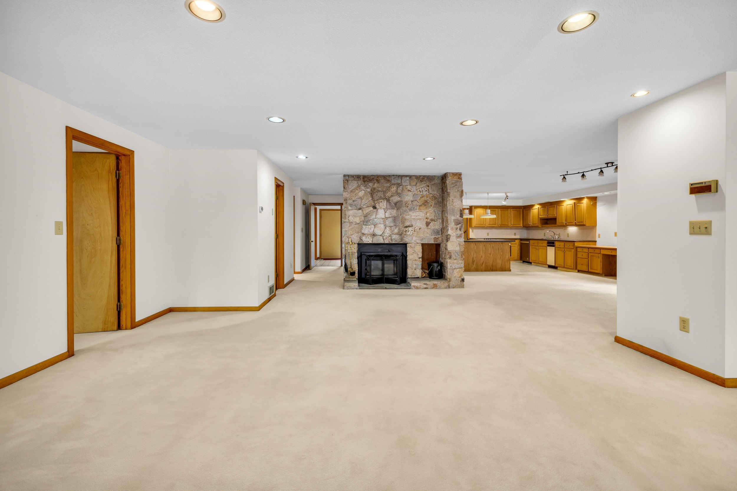 Granby, Connecticut, 06060, United States, 3 Bedrooms Bedrooms, ,3 BathroomsBathrooms,Residential,For Sale,1996436