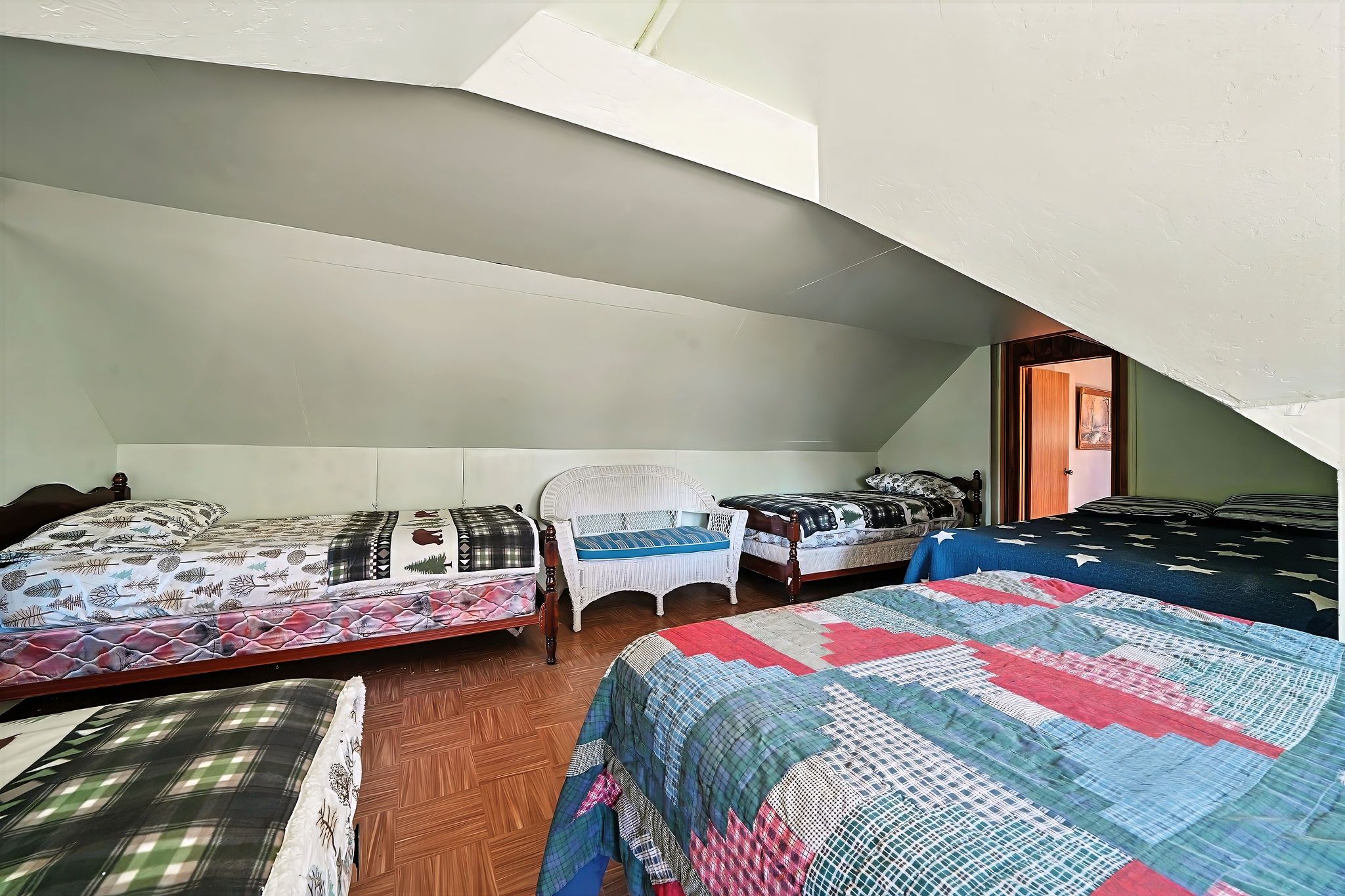  A Rare Opportunity to Own One of Silver Lake’s Best-Located Cabins - 物件實景
