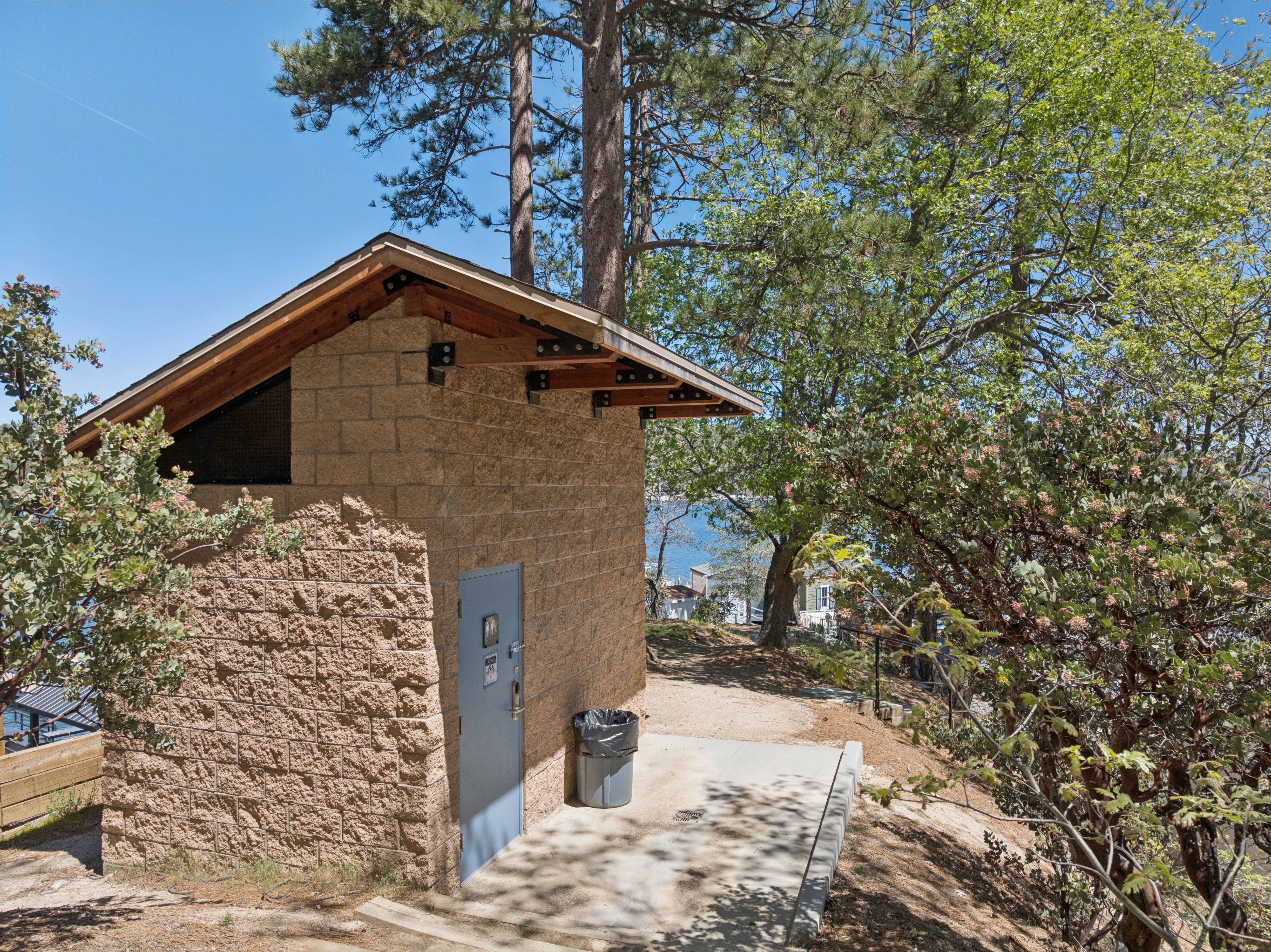  222 Holiday Drive, Lake Arrowhead, CA 92352 - 物件實景