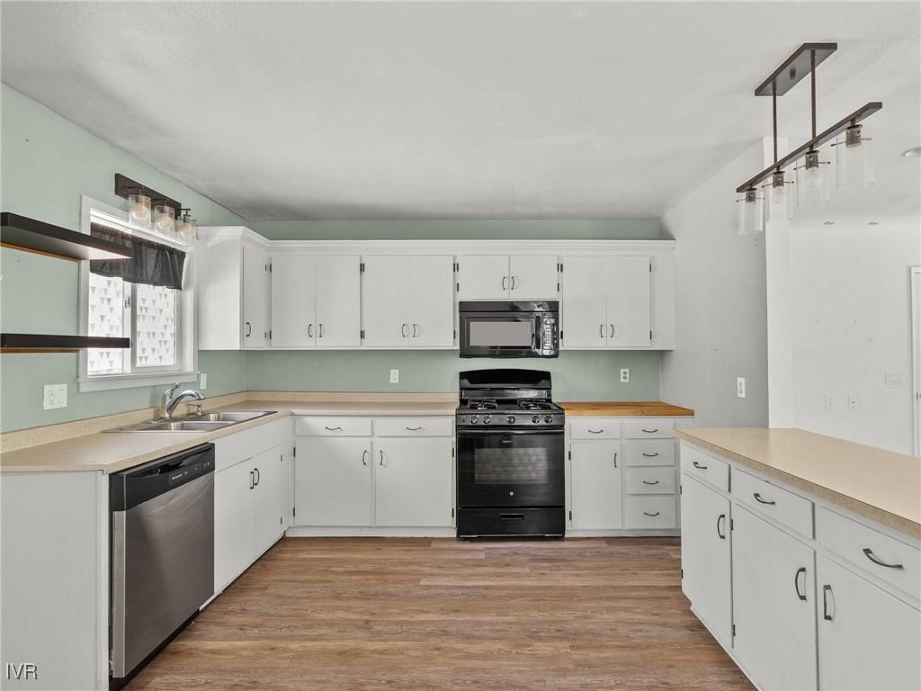 City Of South Lake Tahoe, California, 96150, United States, 3 Bedrooms Bedrooms, ,2 BathroomsBathrooms,Residential,For Sale,1736156