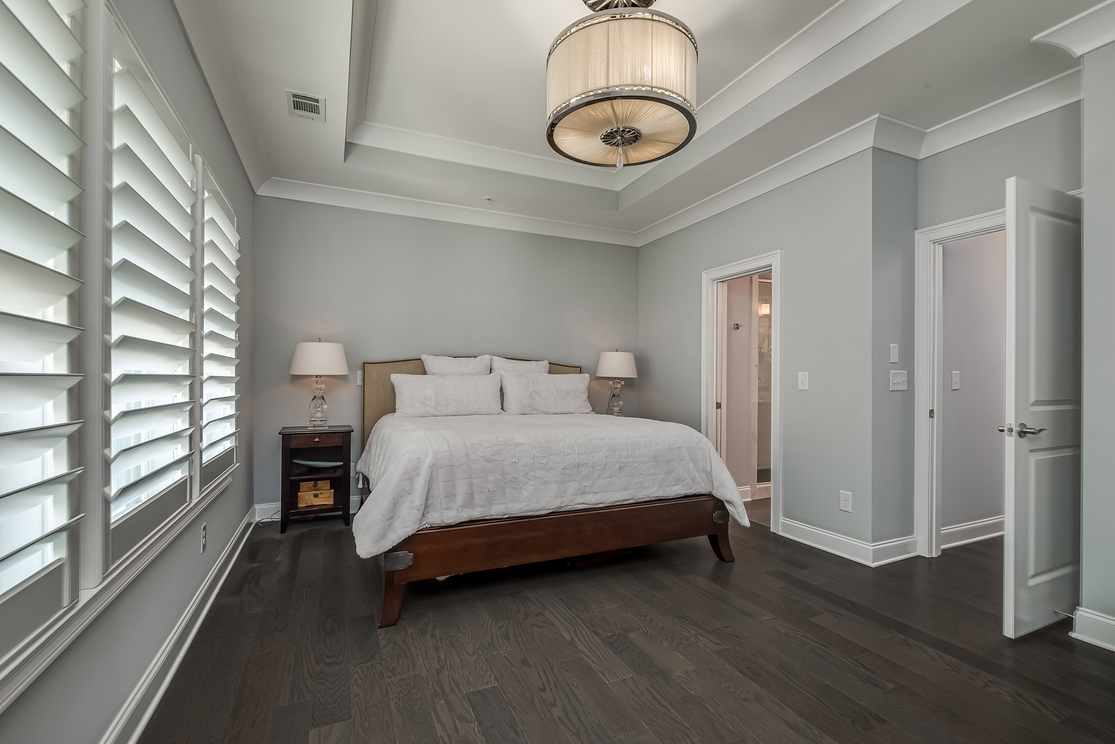  Sophisticated, Impeccably Maintained and Thoughtfully Upgraded Townhome - 物件實景