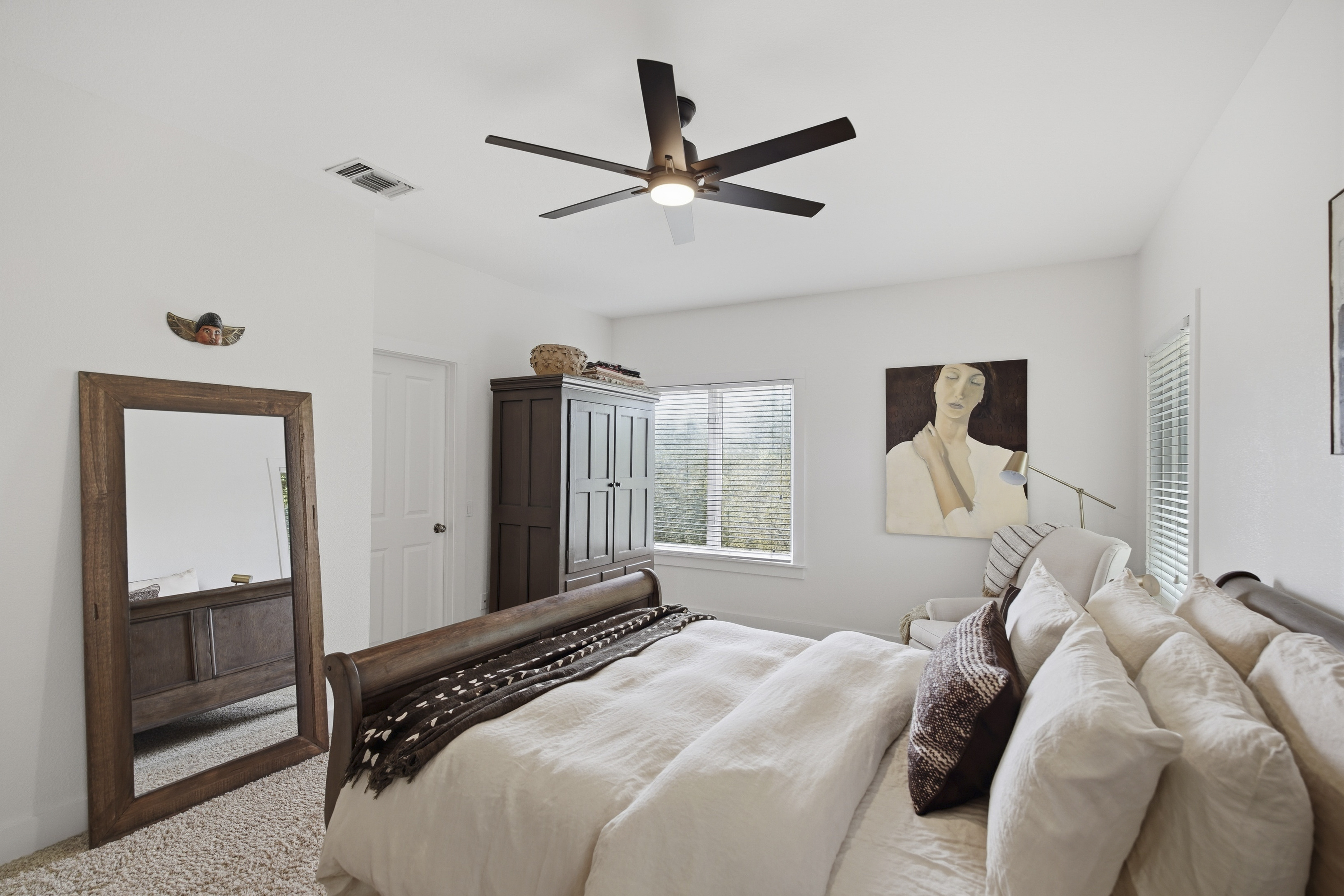  Custom-Designed Home on a 1-Acre - 物件實景