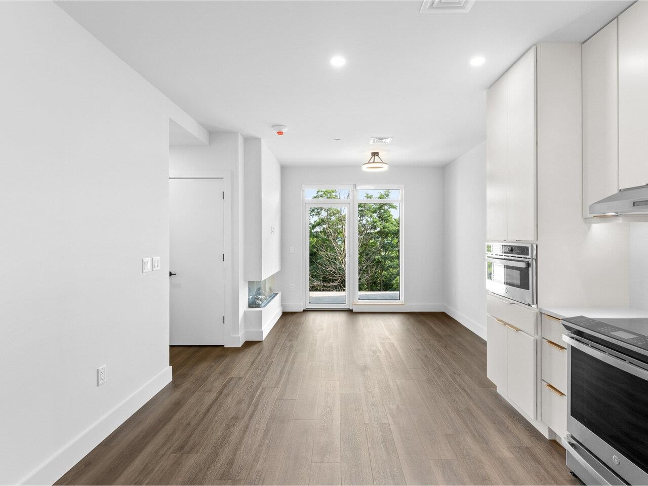 Burlington, Vermont, 05401, United States, 2 Bedrooms Bedrooms, ,1 BathroomBathrooms,Residential,For Sale,1941780