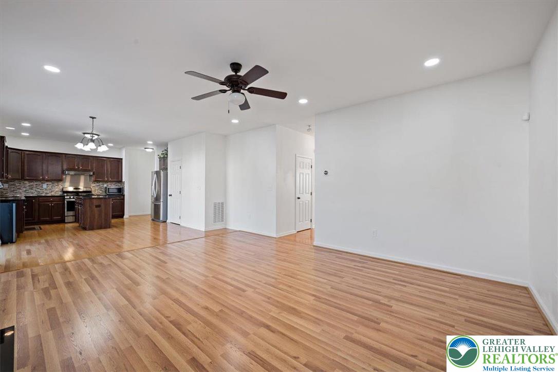 Palmer Twp, Pennsylvania, 18045, United States, 4 Bedrooms Bedrooms, ,3 BathroomsBathrooms,Residential,For Sale,2000563