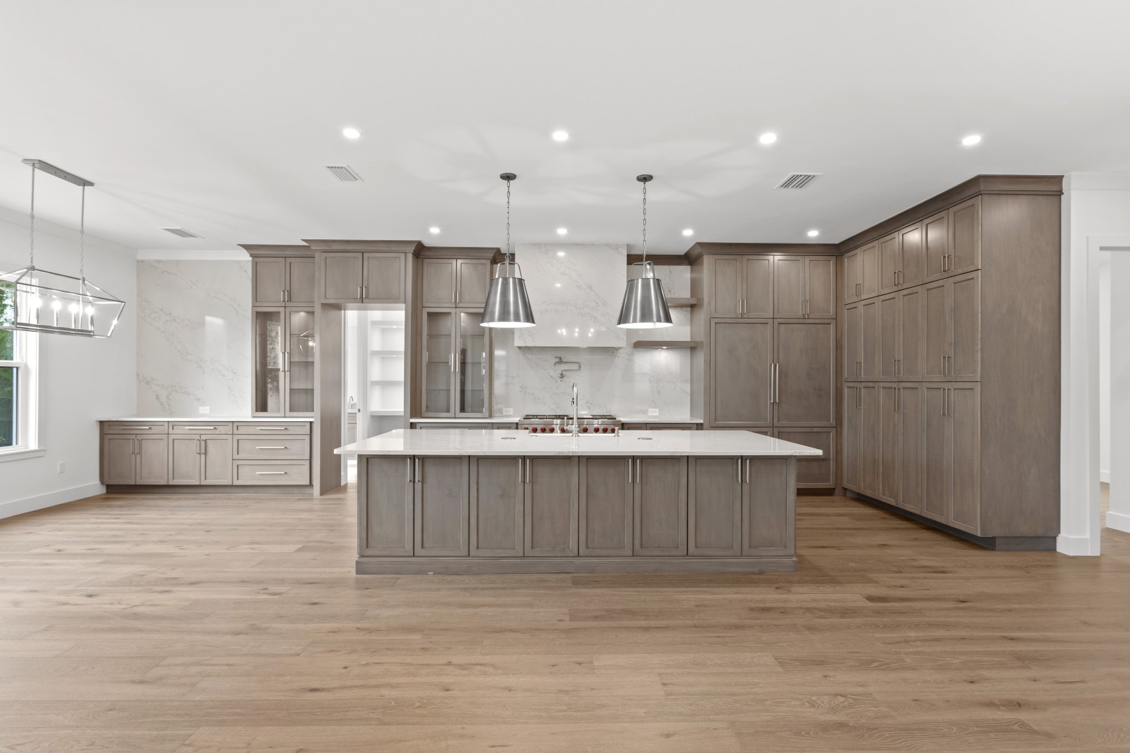 Tampa, Florida, 33611, United States, 6 Bedrooms Bedrooms, ,6 BathroomsBathrooms,Residential,For Sale,1981634