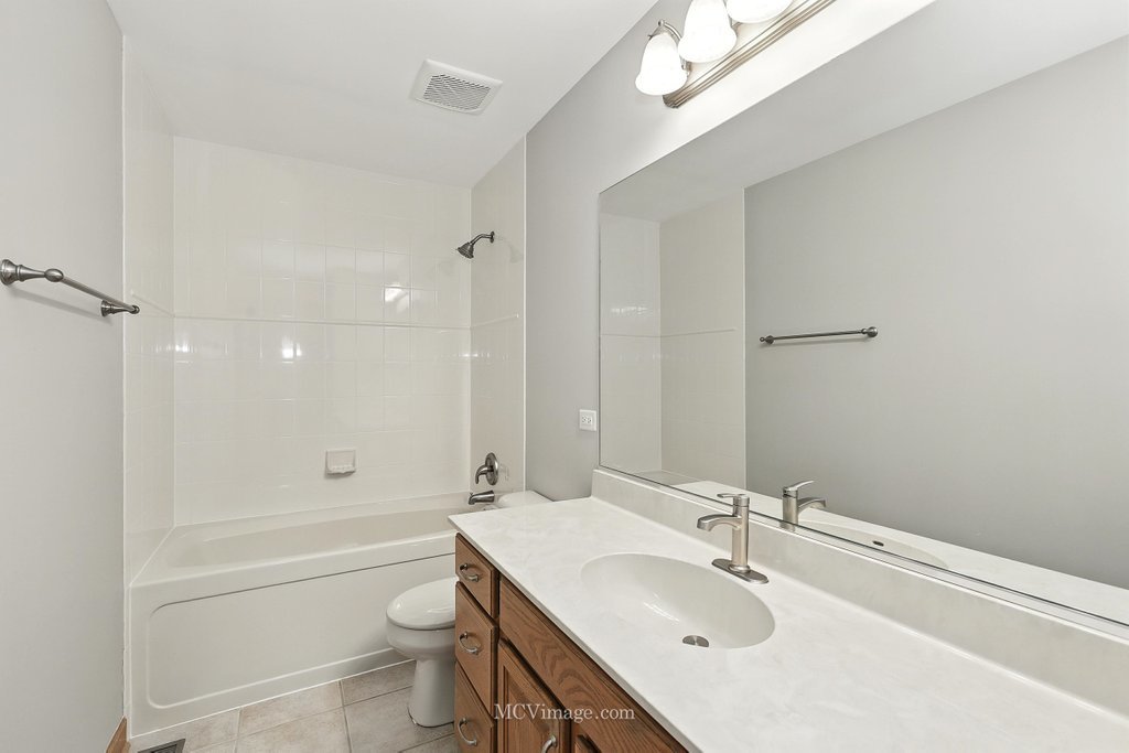 Plainfield, Illinois, 60586, United States, 5 Bedrooms Bedrooms, ,3 BathroomsBathrooms,Residential,For Sale,1927144