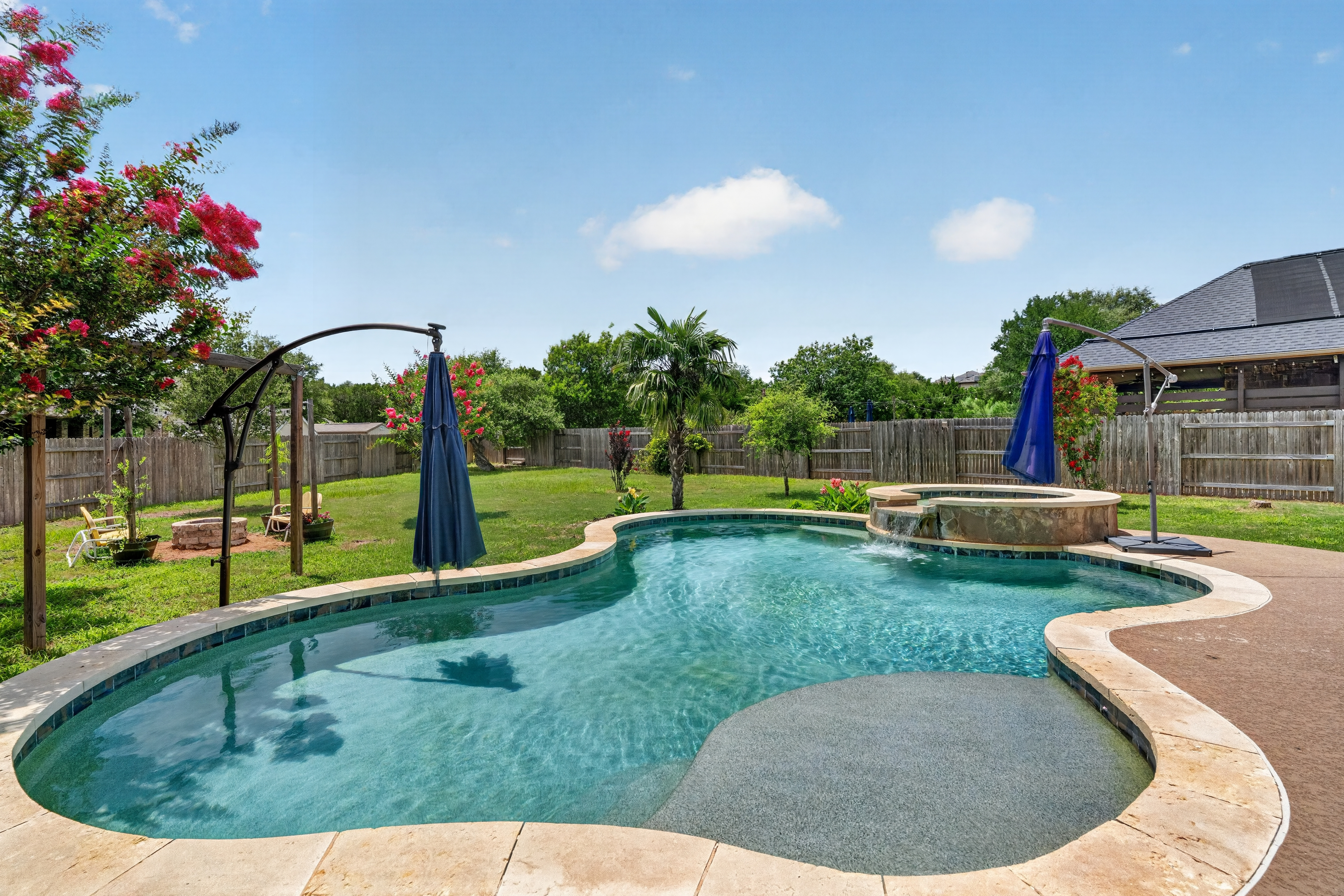 Masterfully Crafted Home in Belterra with Backyard Oasis - 物件實景