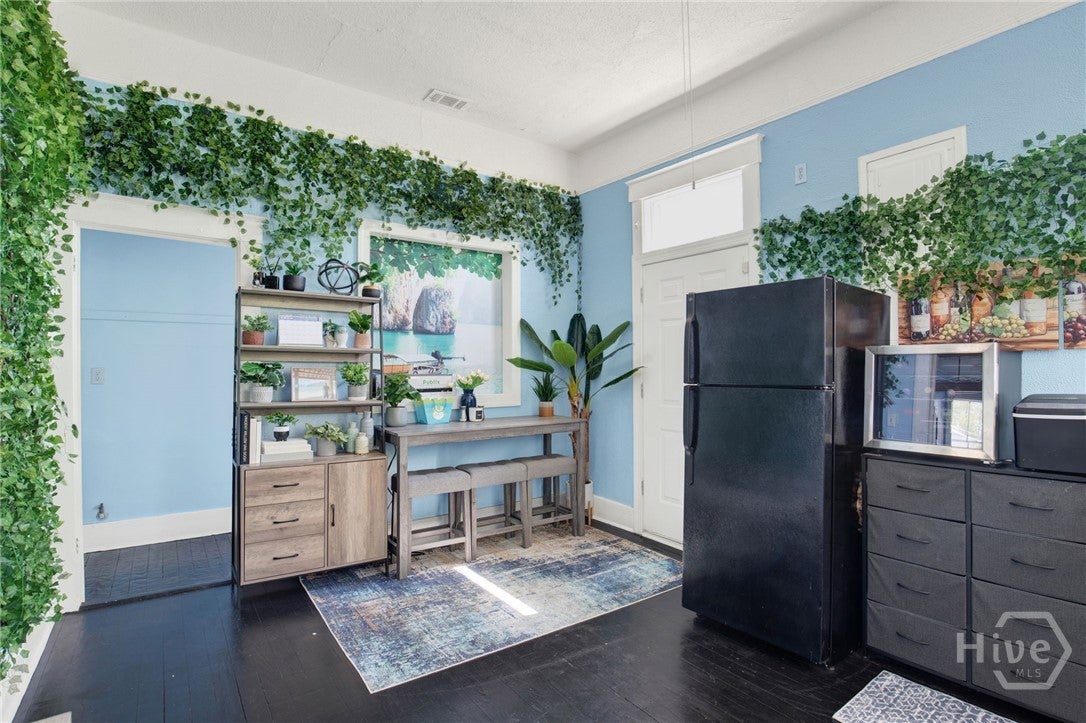 Savannah, Georgia, 31401, United States, 2 Bedrooms Bedrooms, ,3 BathroomsBathrooms,Residential,For Sale,2031134