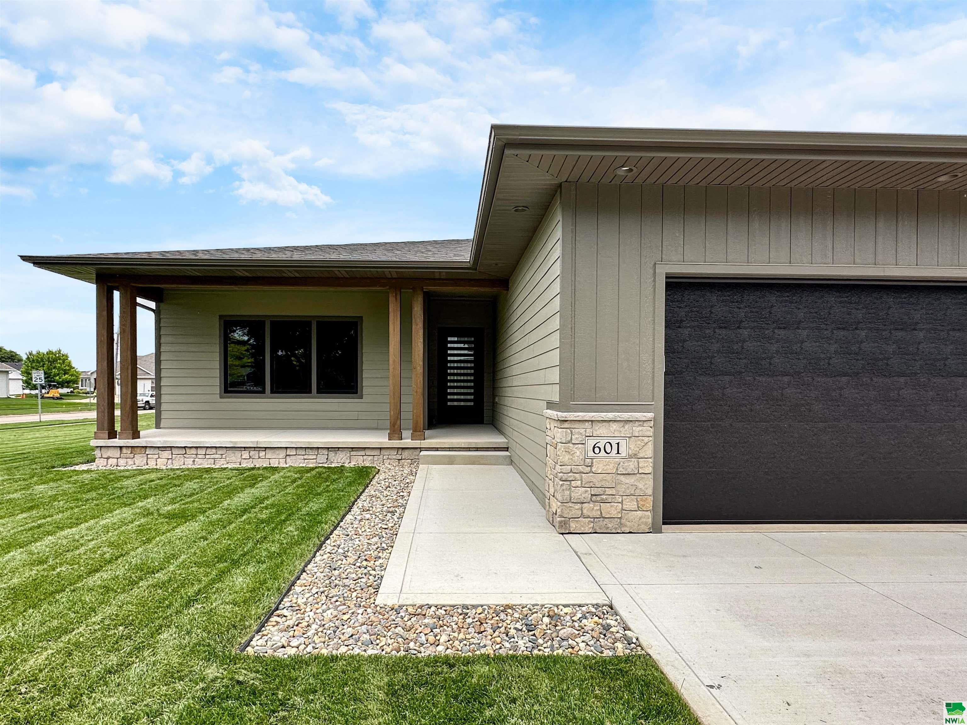 Sergeant Bluff, Iowa, 51054, United States, 3 Bedrooms Bedrooms, ,2 BathroomsBathrooms,Residential,For Sale,1921249