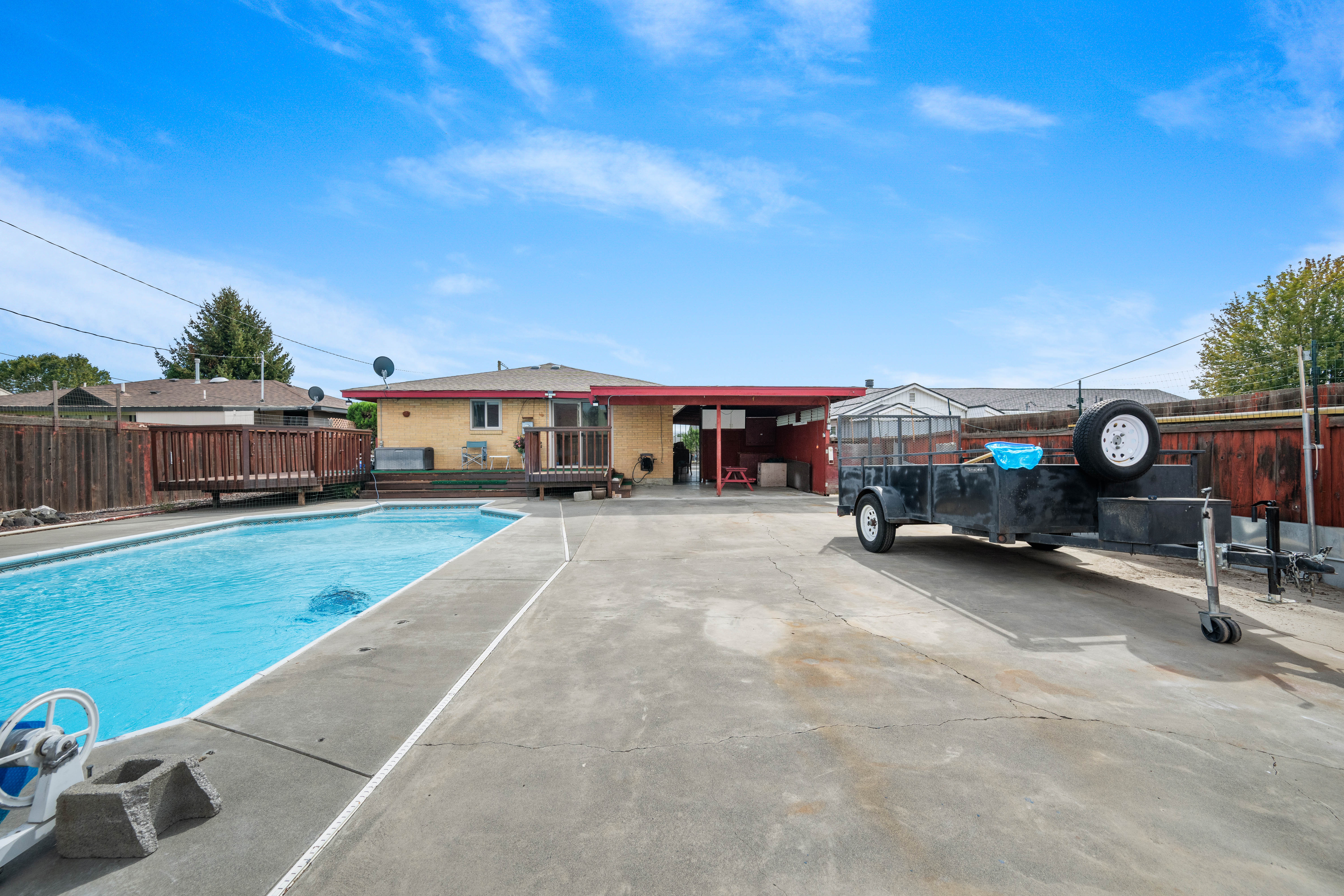  In-ground pool, RV parking and Lots of Space - 物件實景
