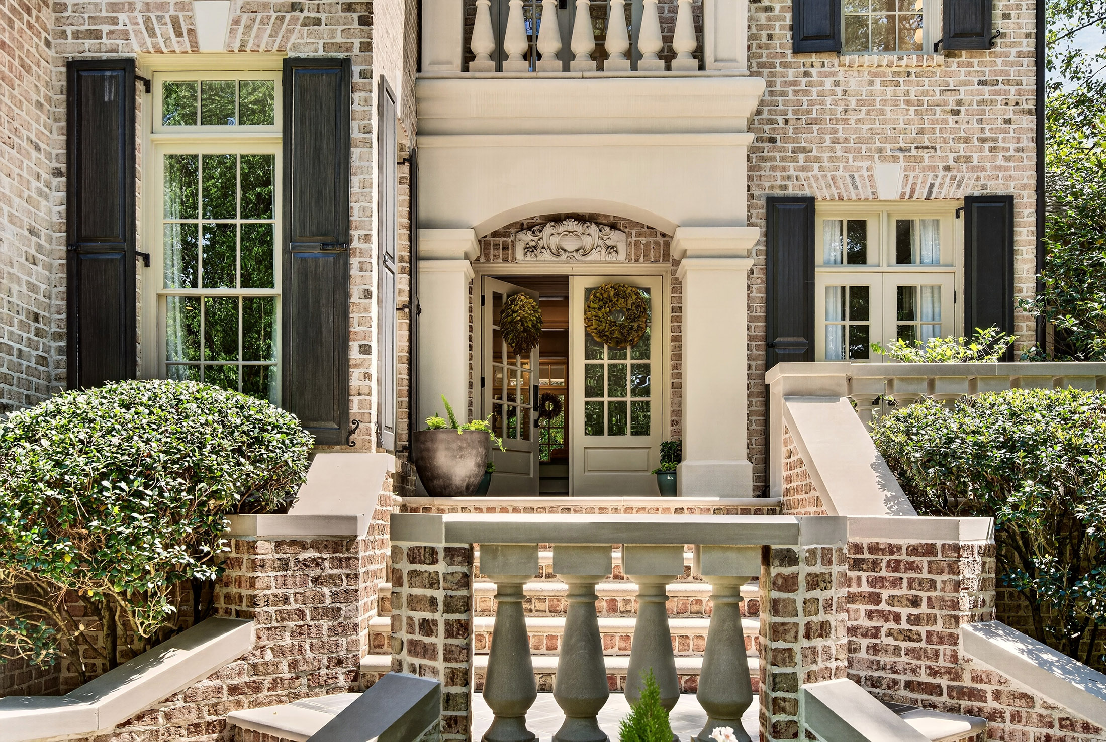  Exceptional Estate with Pool Nestled on 2+/- Private Acres Near Chastain Park - 物件實景