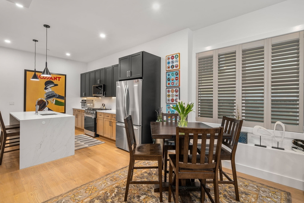 Boston, Massachusetts, 02128, United States, 2 Bedrooms Bedrooms, ,2 BathroomsBathrooms,Residential,For Sale,1940693