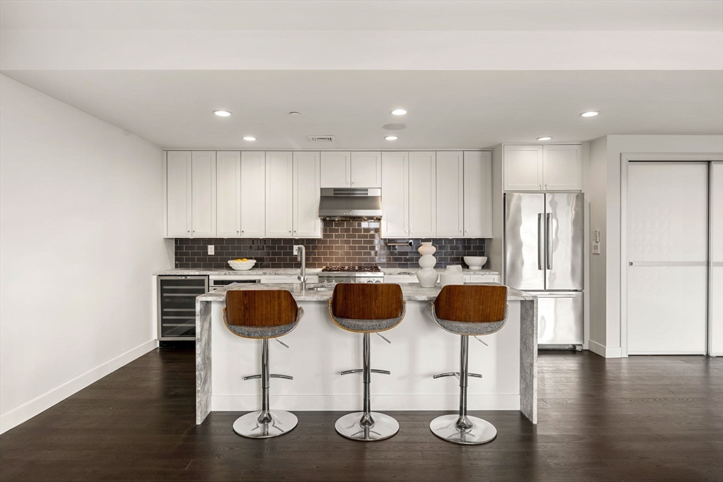 Boston, Massachusetts, 02127, United States, 2 Bedrooms Bedrooms, ,2 BathroomsBathrooms,Residential,For Sale,1999674