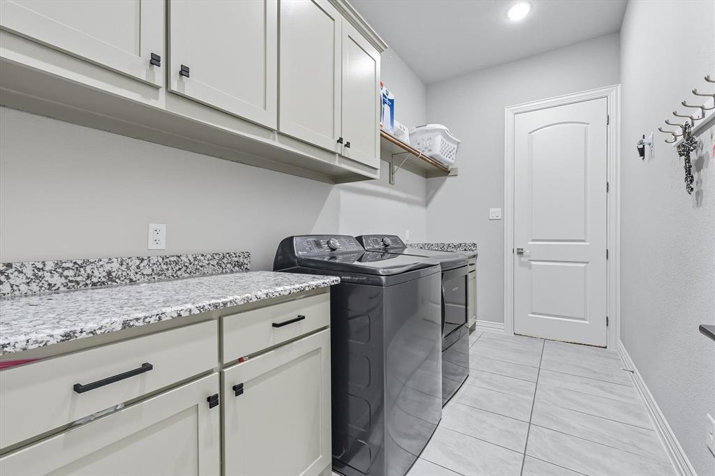 Midlothian, Texas, 76065, United States, 4 Bedrooms Bedrooms, ,3 BathroomsBathrooms,Residential,For Sale,1950999