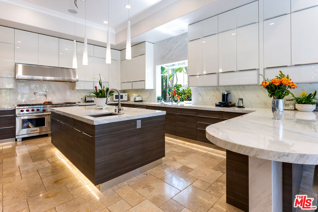 Los Angeles, California, 90077, United States, 5 Bedrooms Bedrooms, ,7 BathroomsBathrooms,Residential,For Sale,1686494