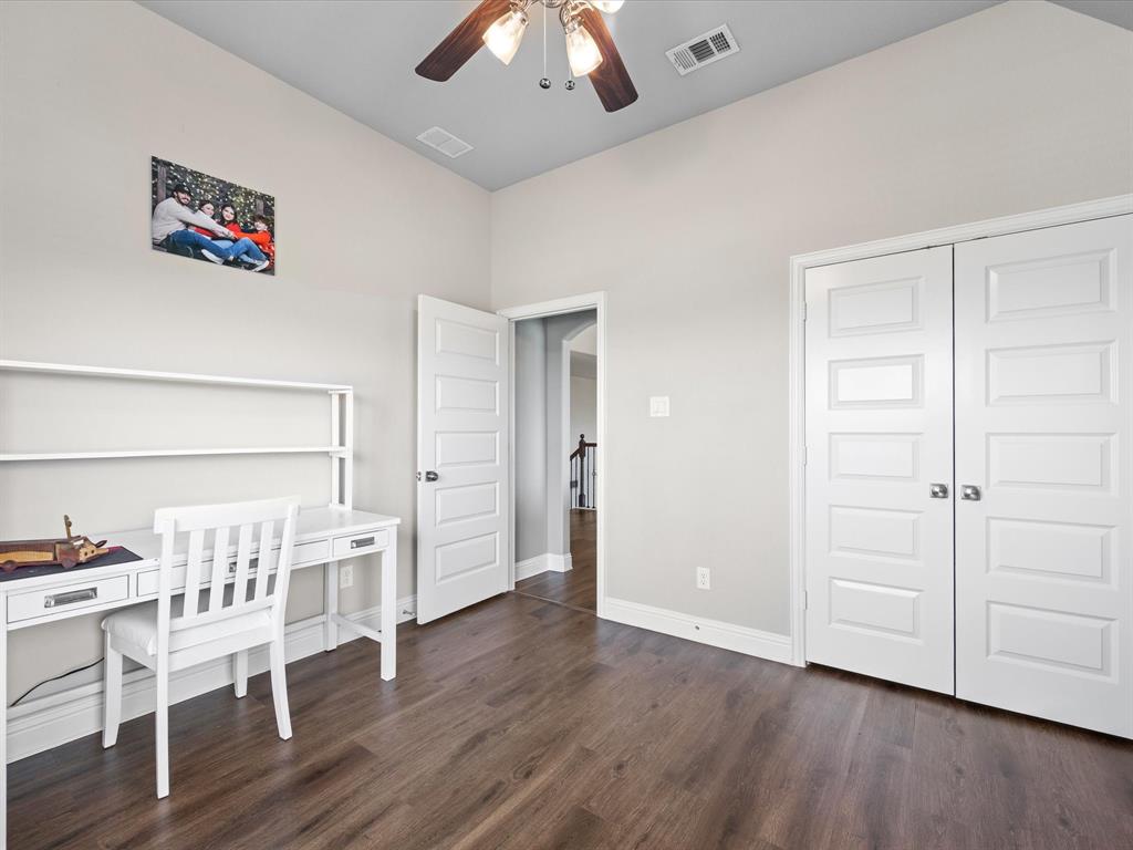 Waxahachie, Texas, 75165, United States, 4 Bedrooms Bedrooms, ,4 BathroomsBathrooms,Residential,For Sale,1978879