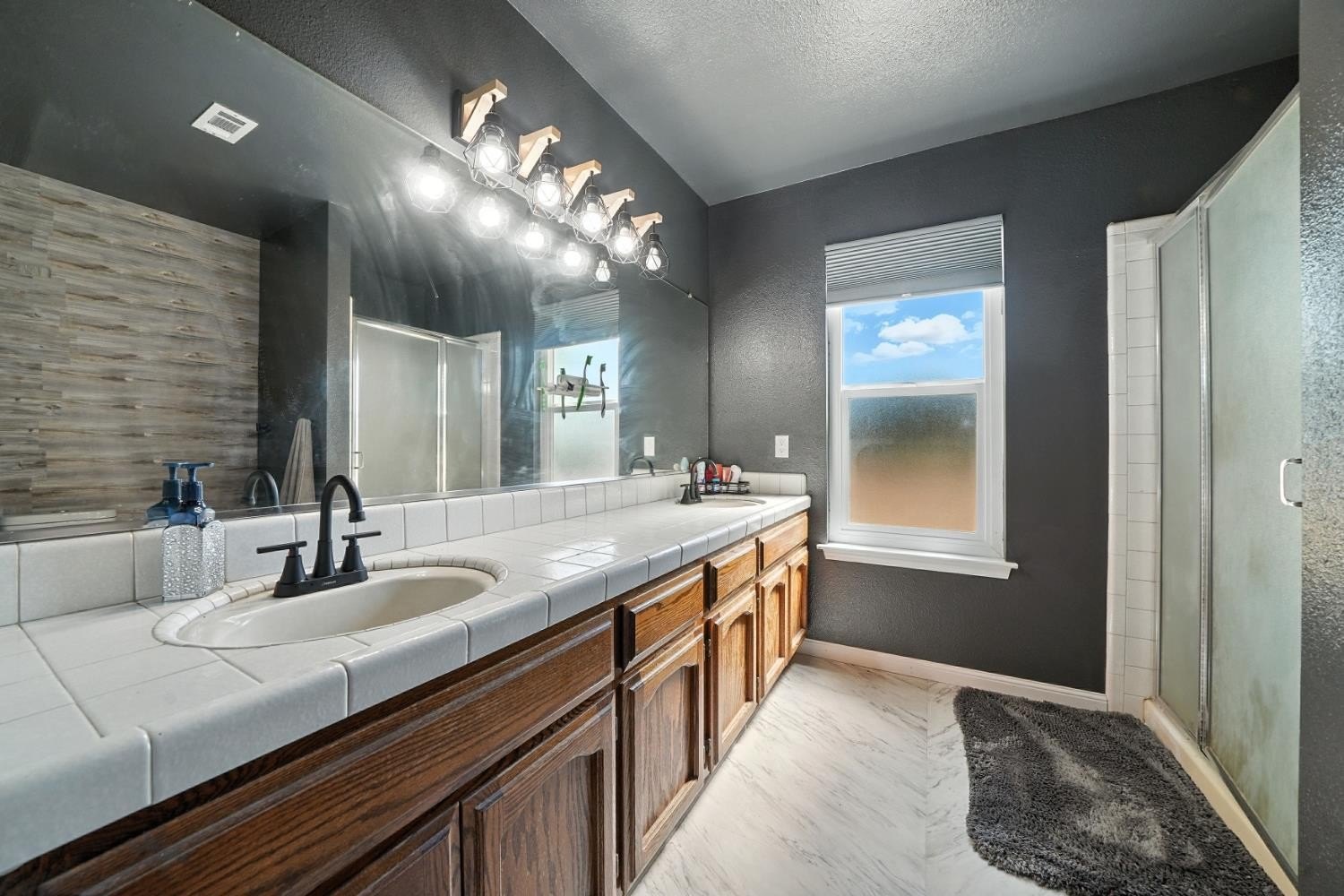 Valley Springs, California, 95252, United States, 3 Bedrooms Bedrooms, ,2 BathroomsBathrooms,Residential,For Sale,1984157