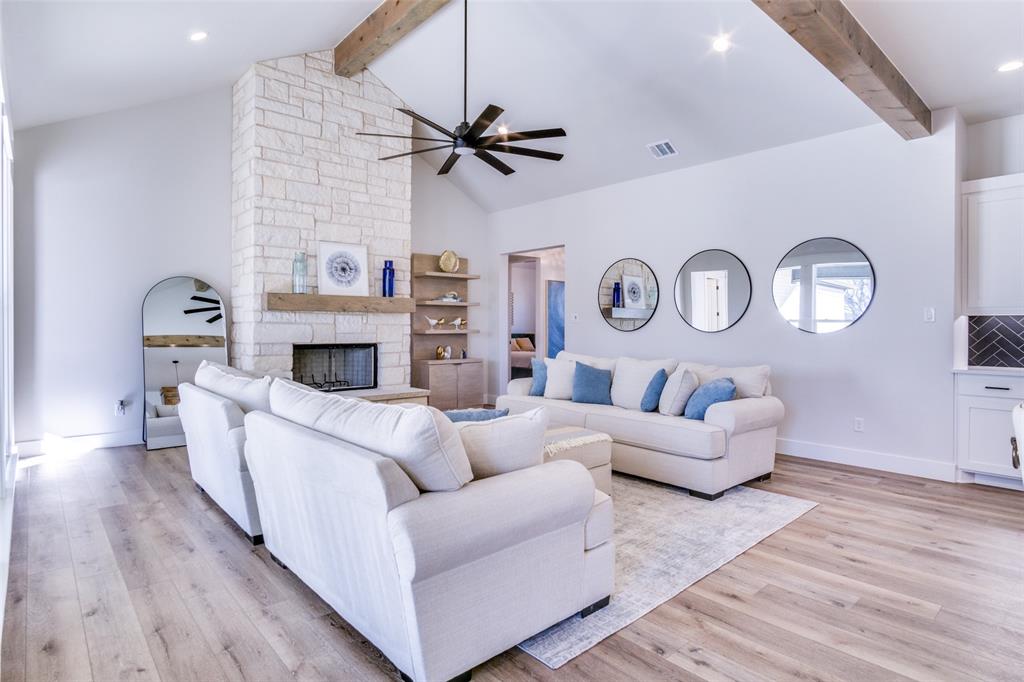 Springtown, Texas, 76082, United States, 5 Bedrooms Bedrooms, ,3 BathroomsBathrooms,Residential,For Sale,1805360