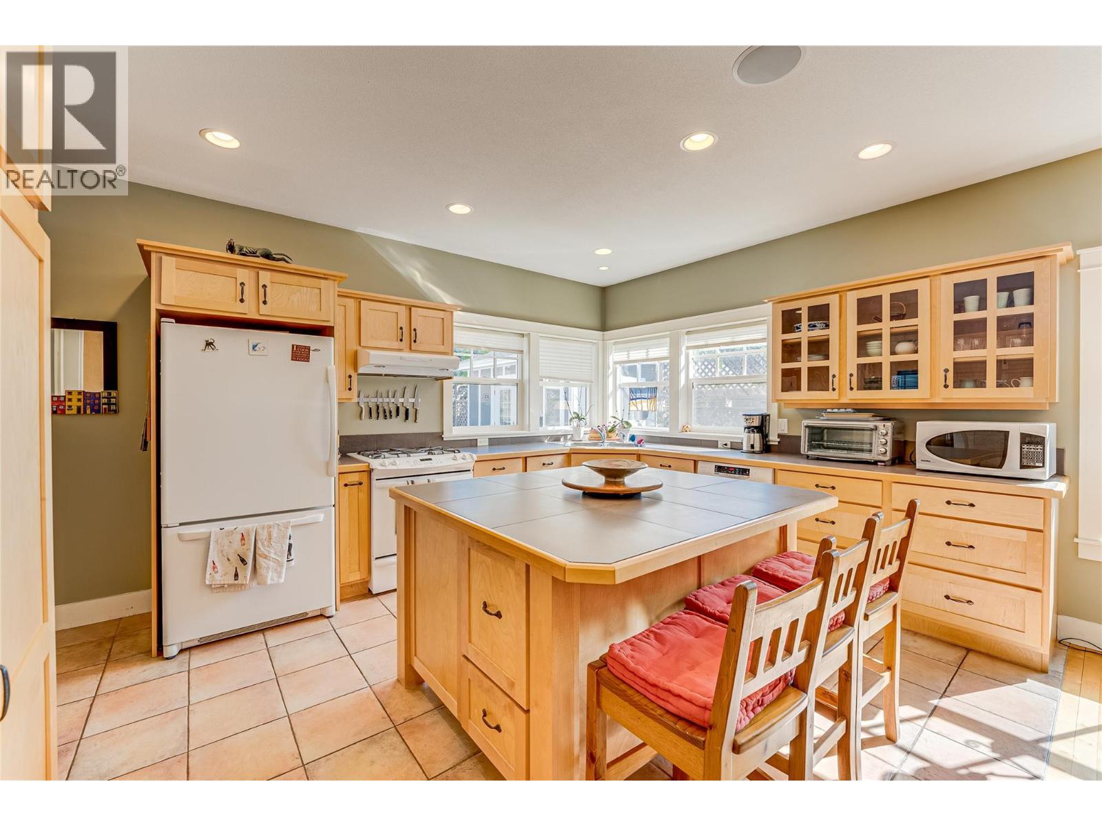 VERNON, British Columbia, V1T 2P9, CA, 5 Bedrooms Bedrooms, ,4 BathroomsBathrooms,Residential,For Sale,1948621