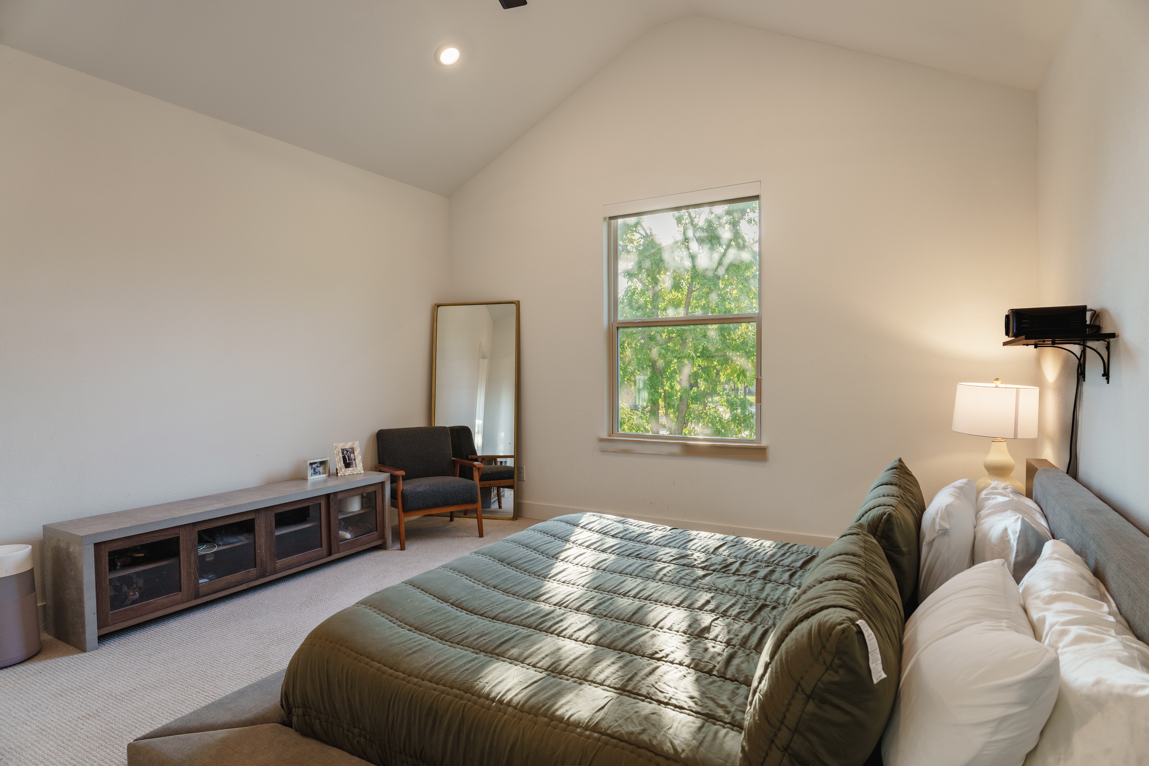  A 2021 modern on a fully gated corner lot near Trinity Groves - 物件實景