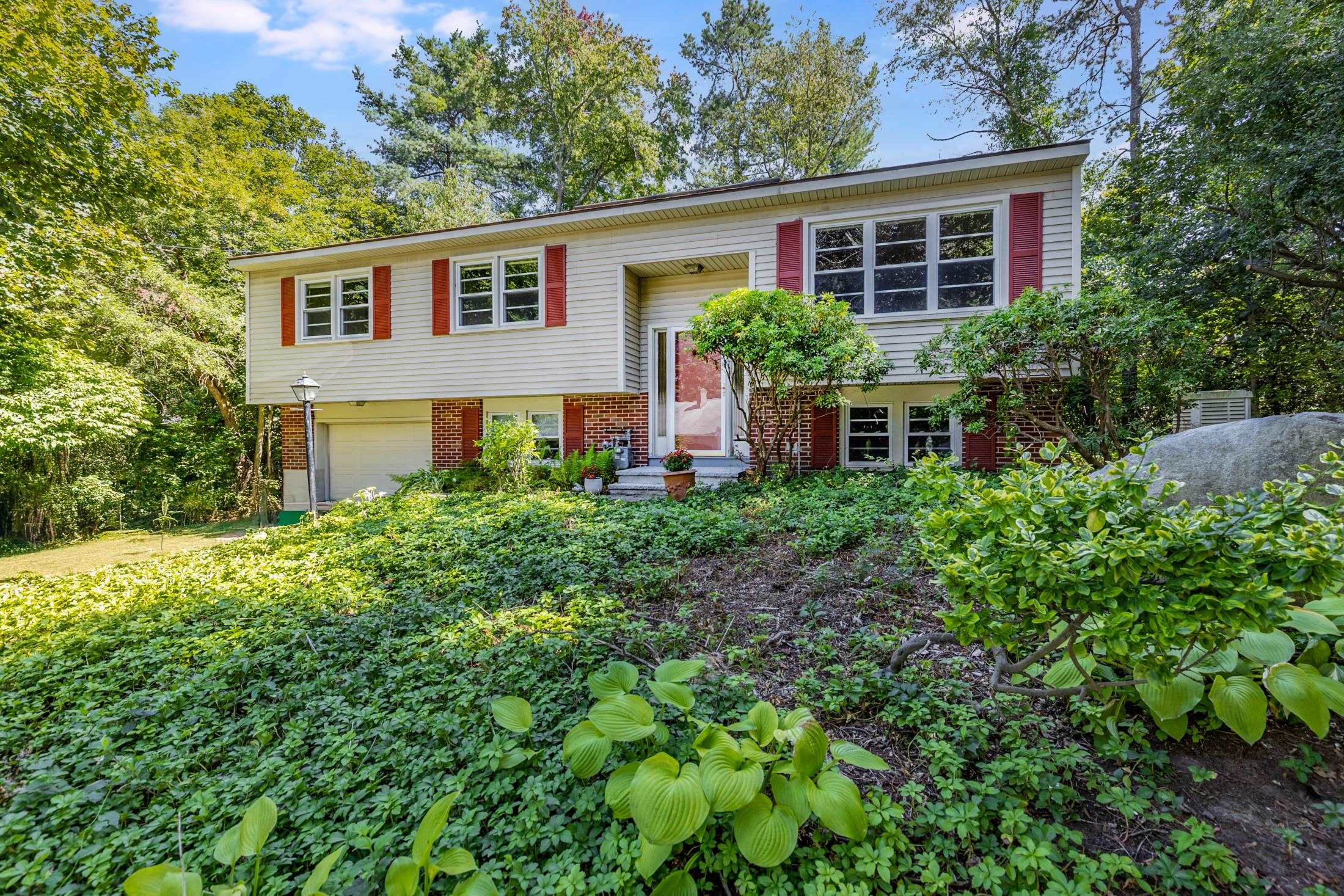 Merrimack, New Hampshire, 03054, United States, 3 Bedrooms Bedrooms, ,2 BathroomsBathrooms,Residential,For Sale,1937626