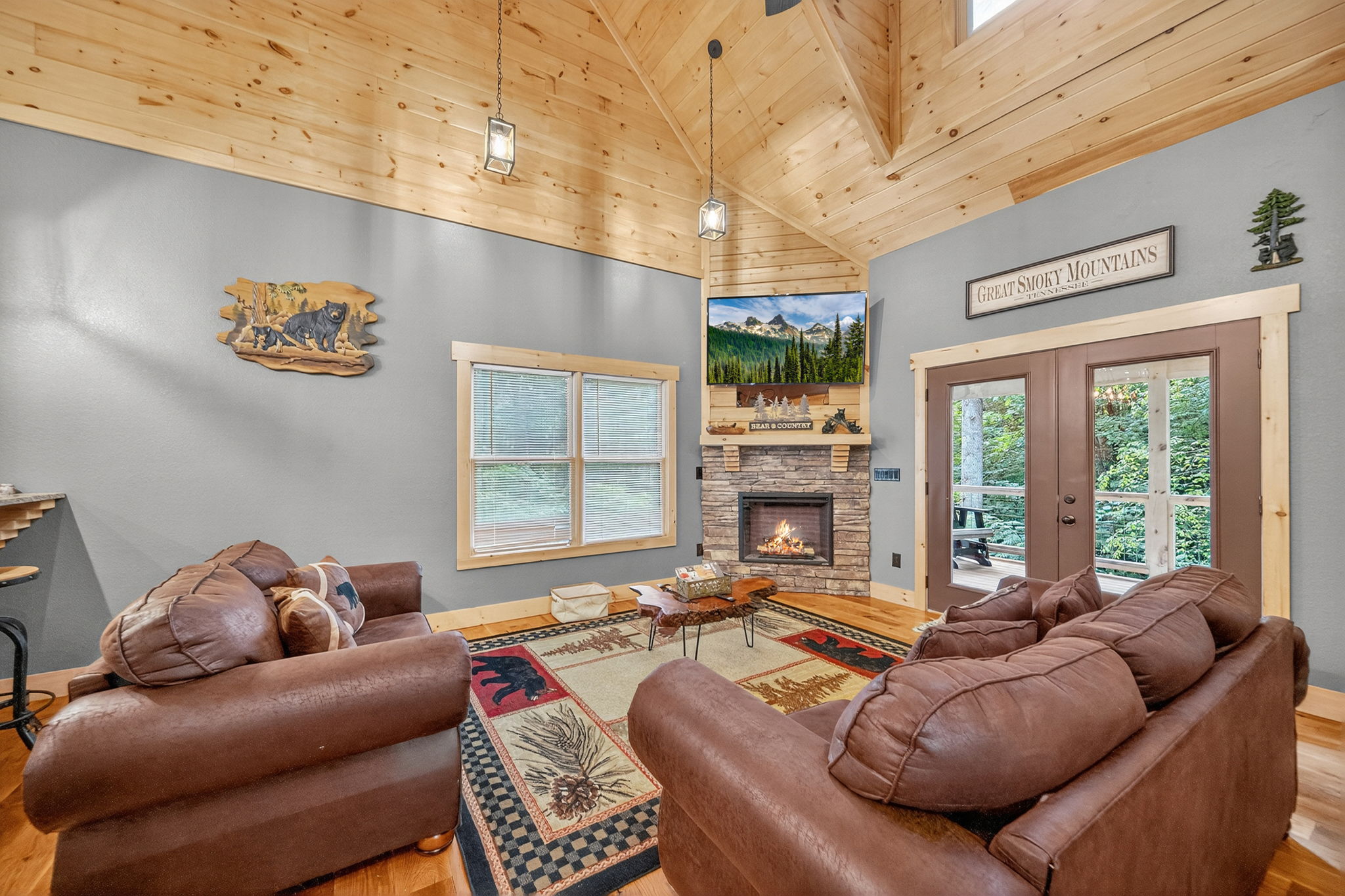 Sevierville, Tennessee, 37862, United States, 4 Bedrooms Bedrooms, ,6 BathroomsBathrooms,Residential,For Sale,1982838