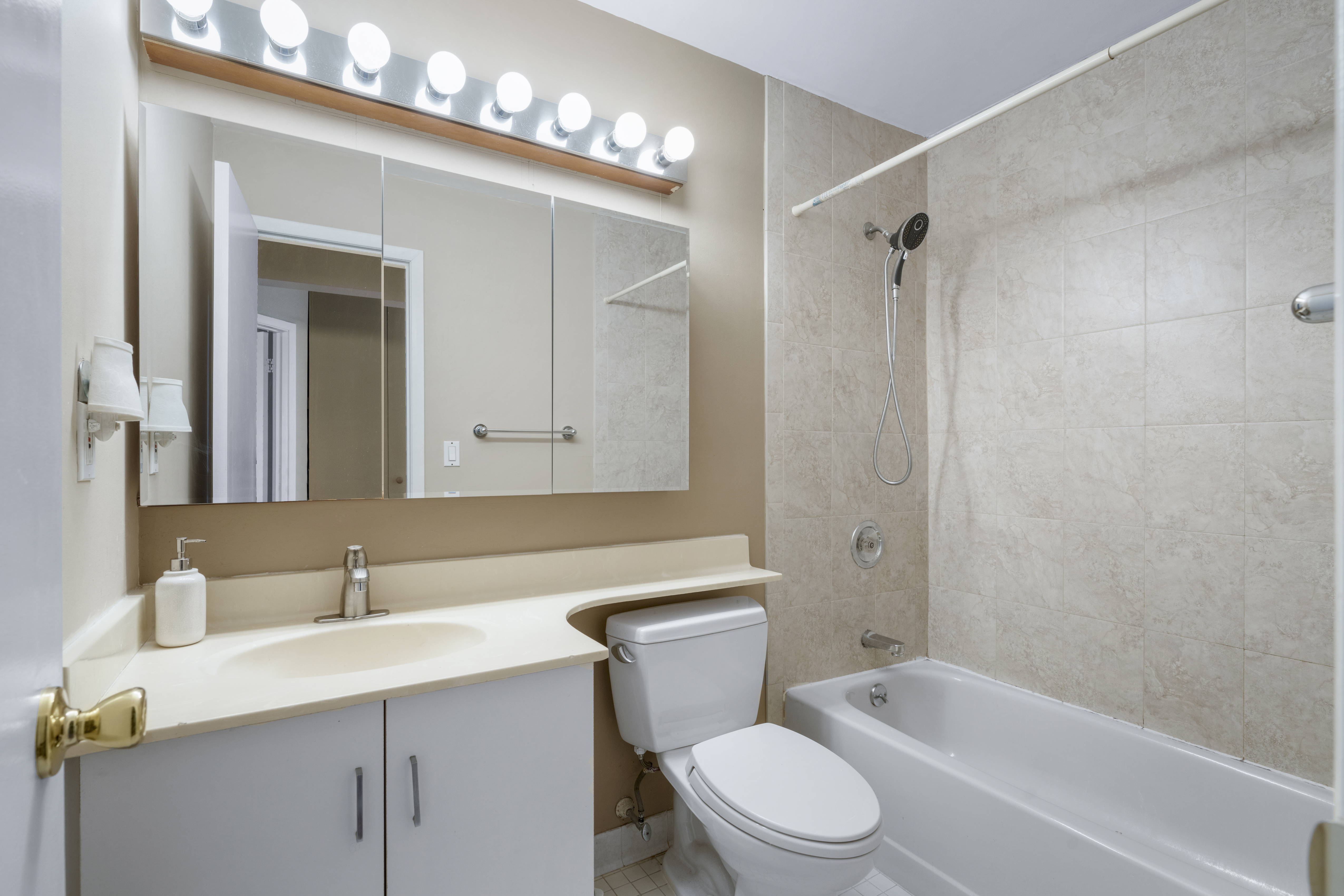  Two-Level Townhouse in White Plains - 物件實景
