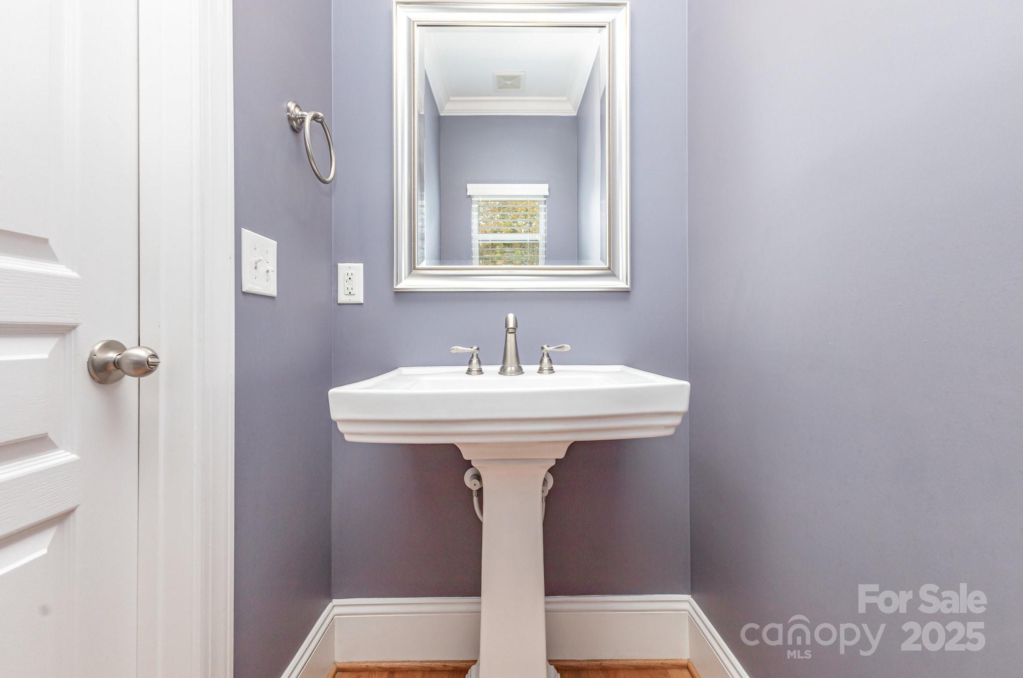 Charlotte, North Carolina, 28207, United States, 2 Bedrooms Bedrooms, ,3 BathroomsBathrooms,Residential,For Sale,1997449