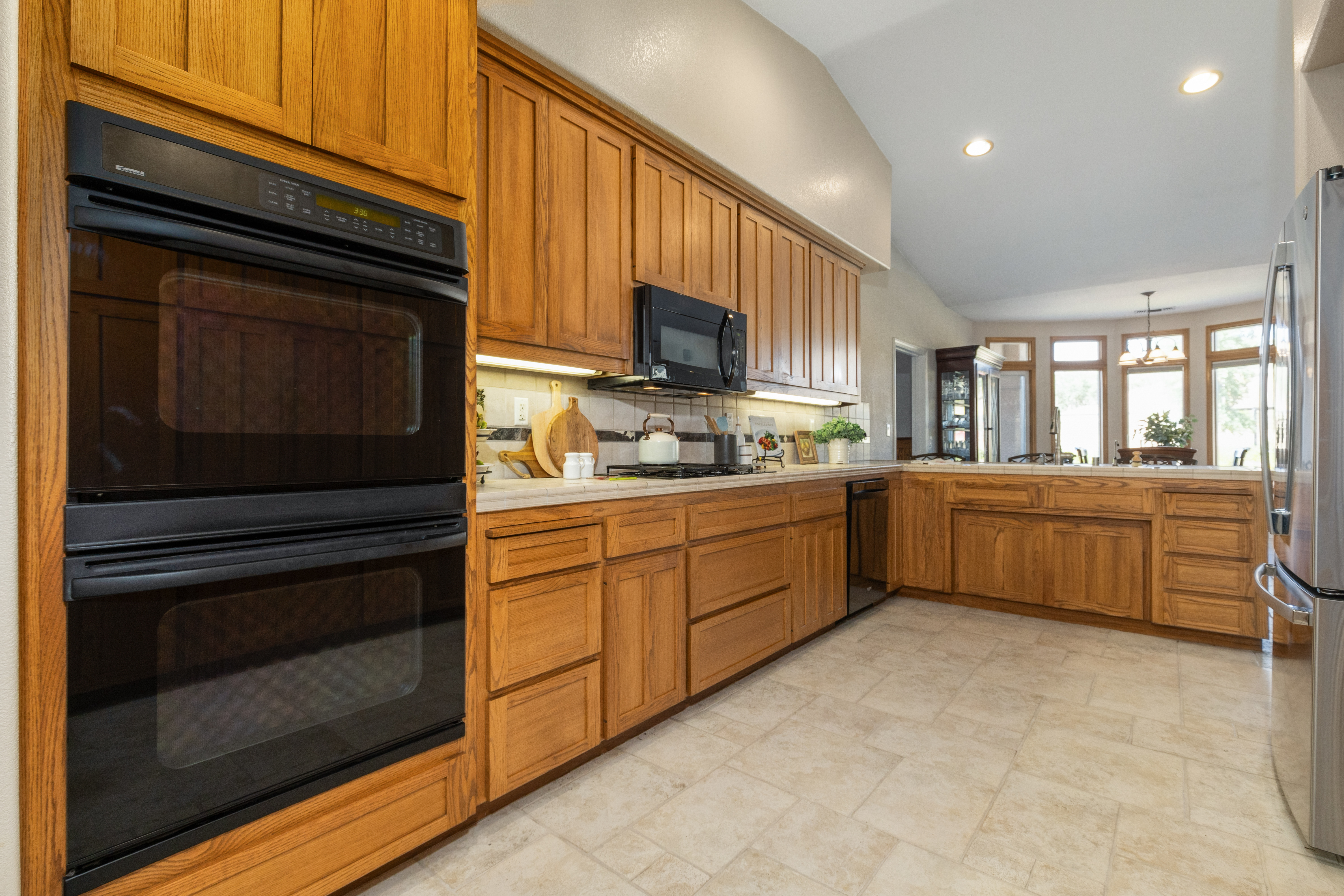  Stunning Lake Nacimiento Retreat with 6-Car Garage, Workshop & RV/Boat Parking - 物件實景