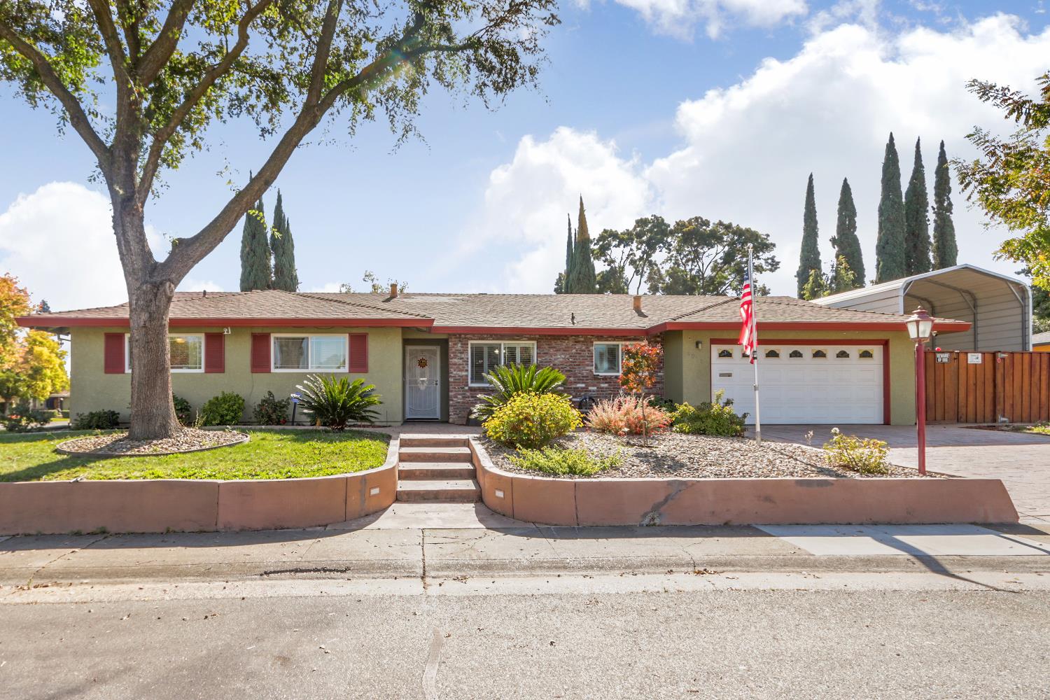 Elk Grove, California, 95624, United States, 4 Bedrooms Bedrooms, ,3 BathroomsBathrooms,Residential,For Sale,1987914