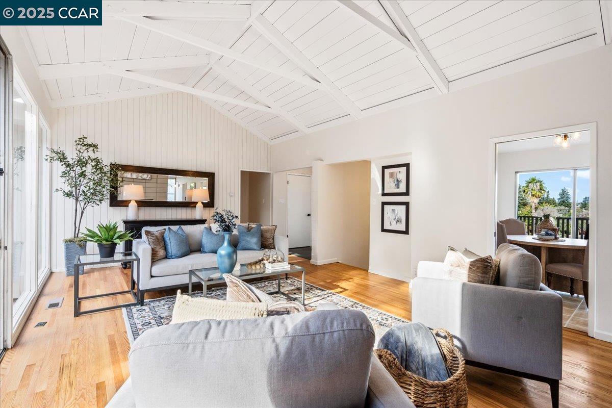 Redwood City, California, 94062, United States, 4 Bedrooms Bedrooms, ,3 BathroomsBathrooms,Residential,For Sale,1989163