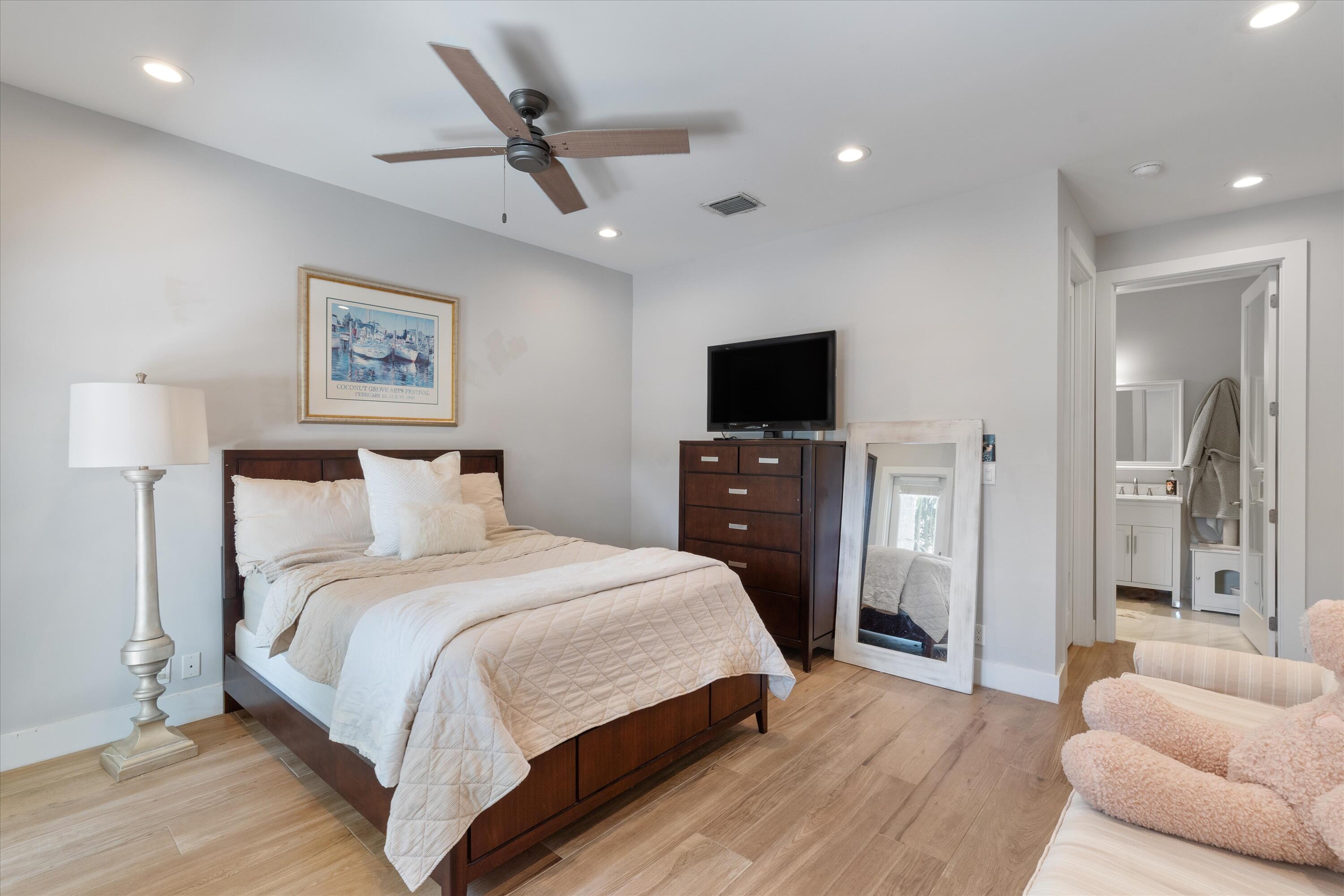 Lighthouse Point, Florida, 33064, United States, 4 Bedrooms Bedrooms, ,4 BathroomsBathrooms,Residential,For Sale,1797003