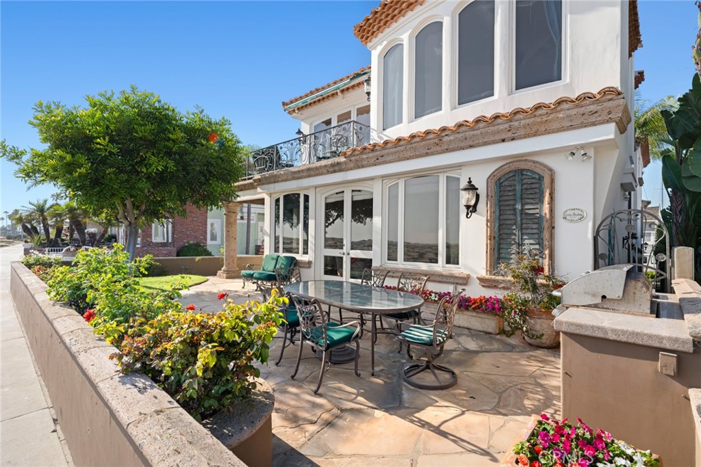Newport Beach, California, 92661, United States, 4 Bedrooms Bedrooms, ,5 BathroomsBathrooms,Residential,For Sale,1875430