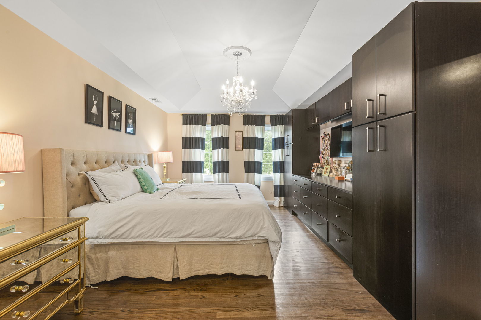 Prospect Heights, Illinois, 60070, United States, 4 Bedrooms Bedrooms, ,4 BathroomsBathrooms,Residential,For Sale,1940157