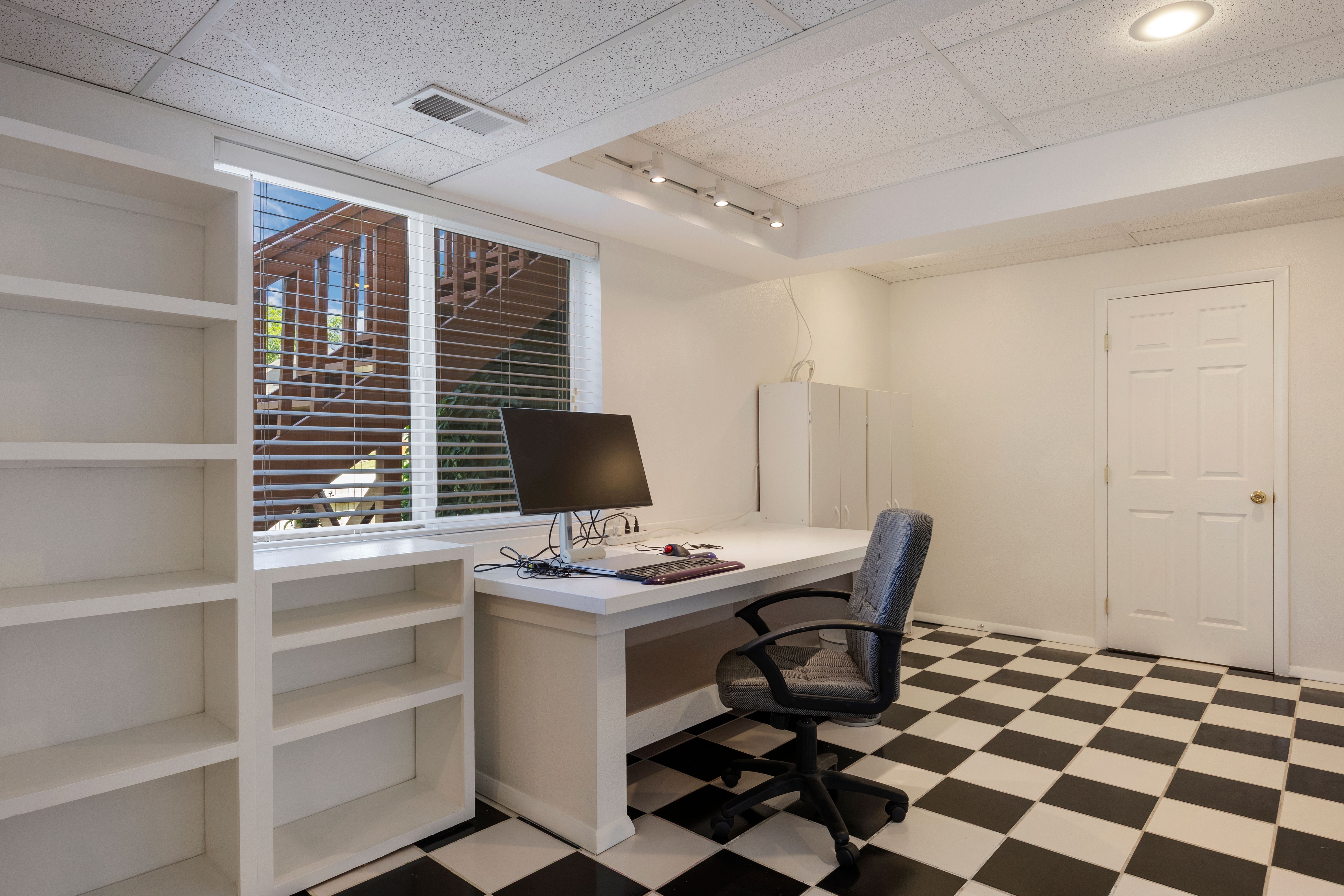  Wonderful 2 Story with finished walk-out basement. - 物件實景