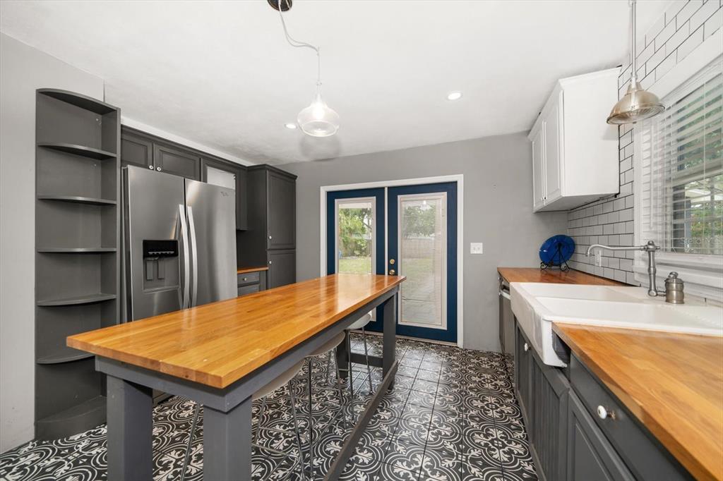 Clearwater, Florida, 33755, United States, 4 Bedrooms Bedrooms, ,3 BathroomsBathrooms,Residential,For Sale,1848993