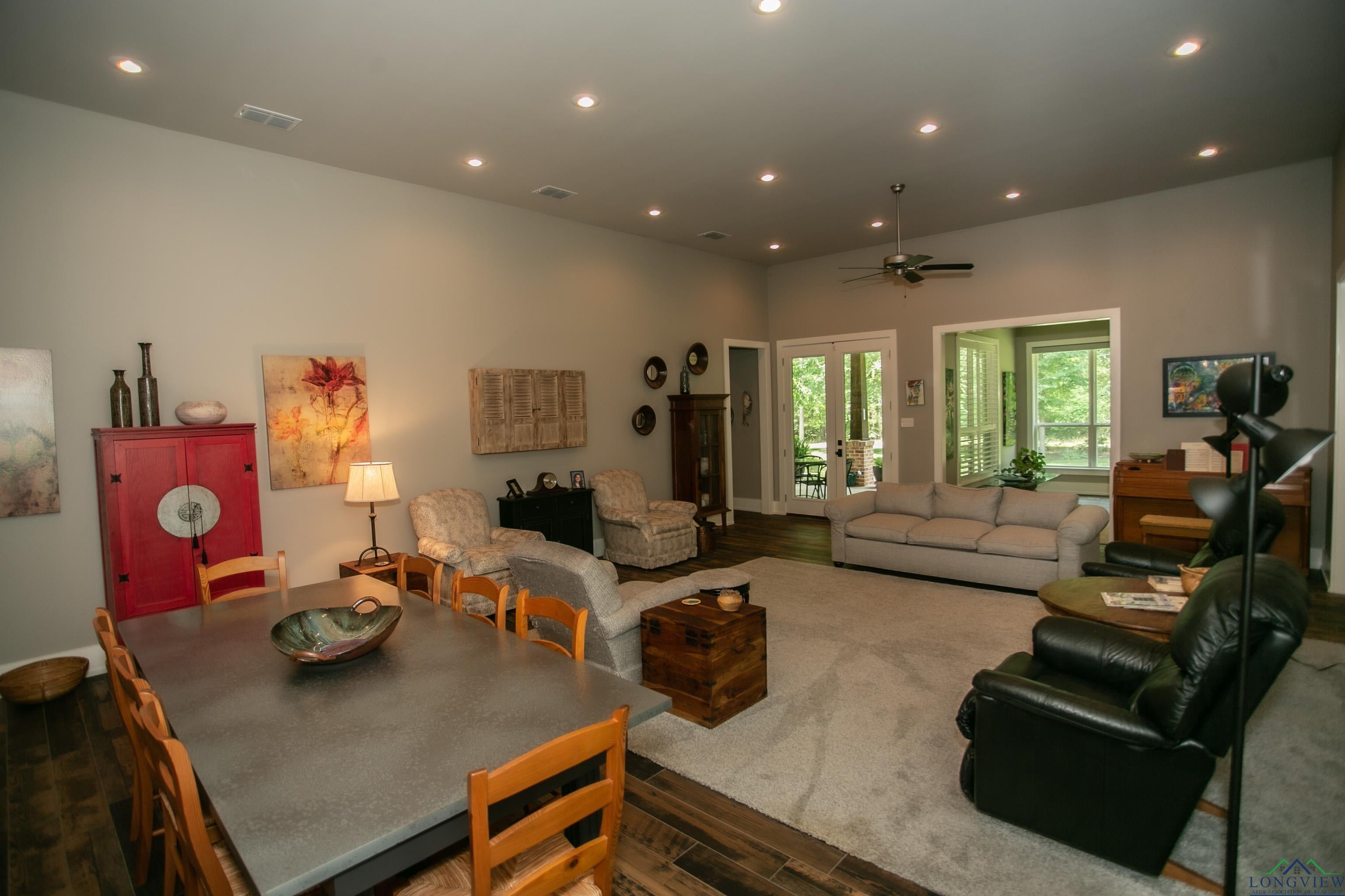 Jefferson, Texas, 75657, United States, 3 Bedrooms Bedrooms, ,3 BathroomsBathrooms,Residential,For Sale,1916198
