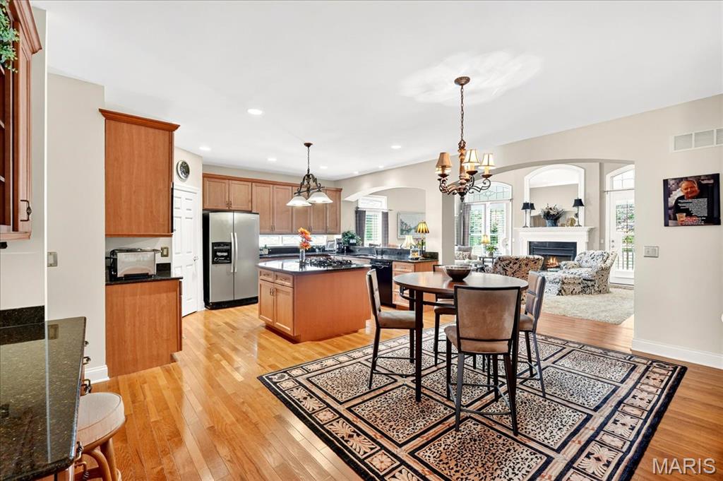 Ballwin, Missouri, 63011, United States, 2 Bedrooms Bedrooms, ,3 BathroomsBathrooms,Residential,For Sale,1947481