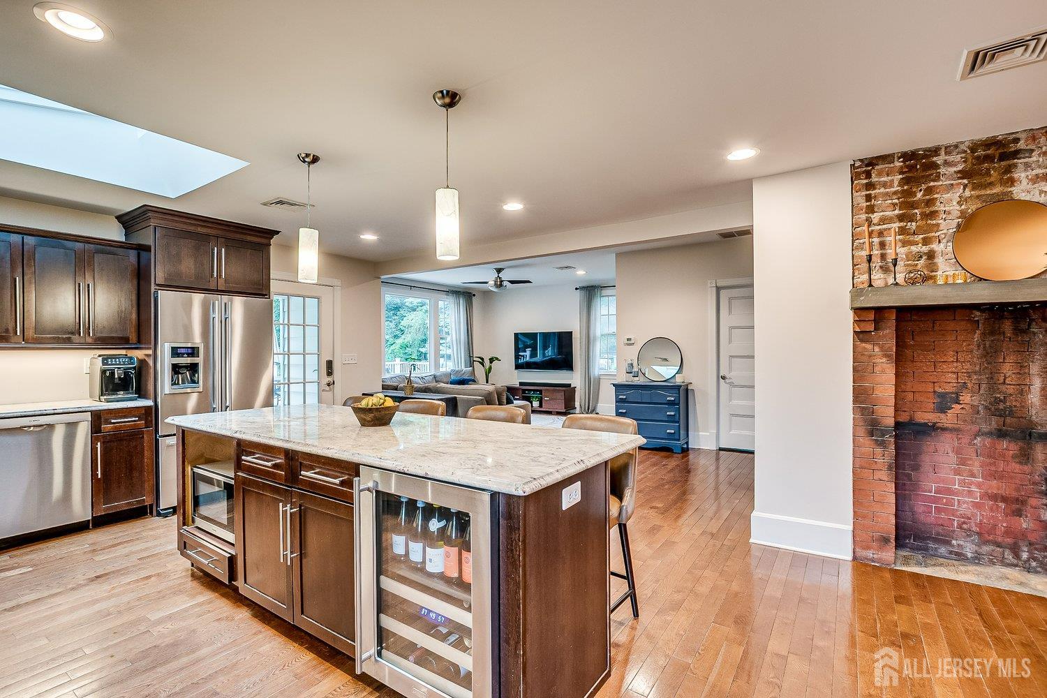 Metuchen, New Jersey, 08840, United States, 5 Bedrooms Bedrooms, ,3 BathroomsBathrooms,Residential,For Sale,1903678