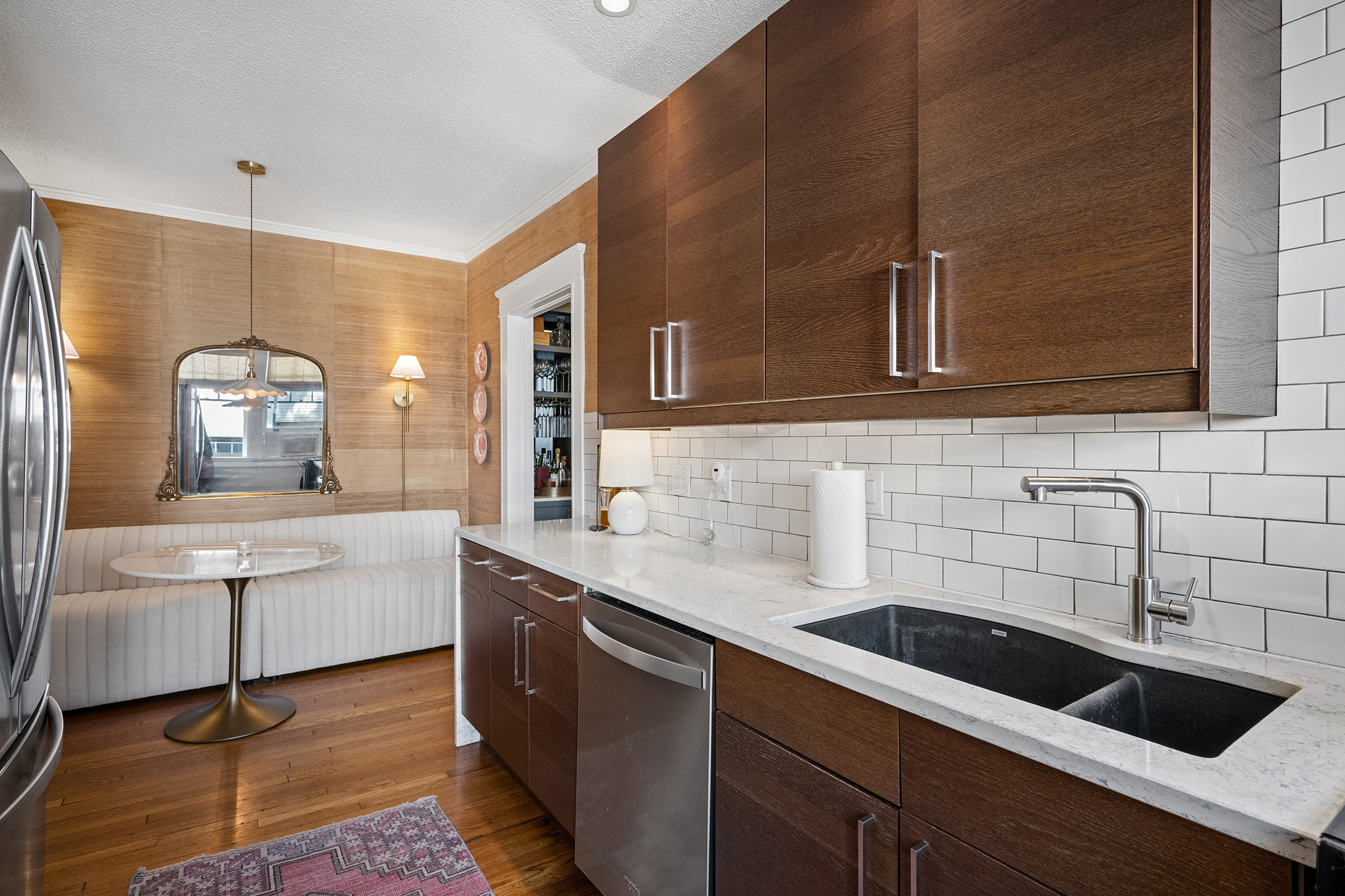  Beautifully Renovated Corner Unit in an Intimate Historic Boutique Building - 物件實景