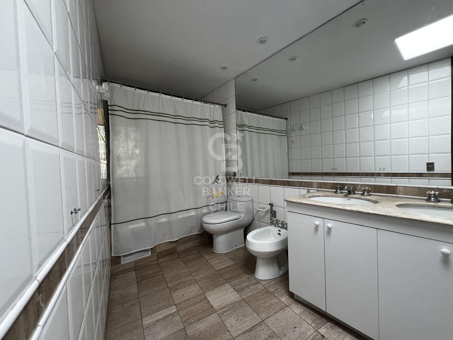 Vitacura, Chile, 4 Bedrooms Bedrooms, ,5 BathroomsBathrooms,Residential,For Sale,1767122