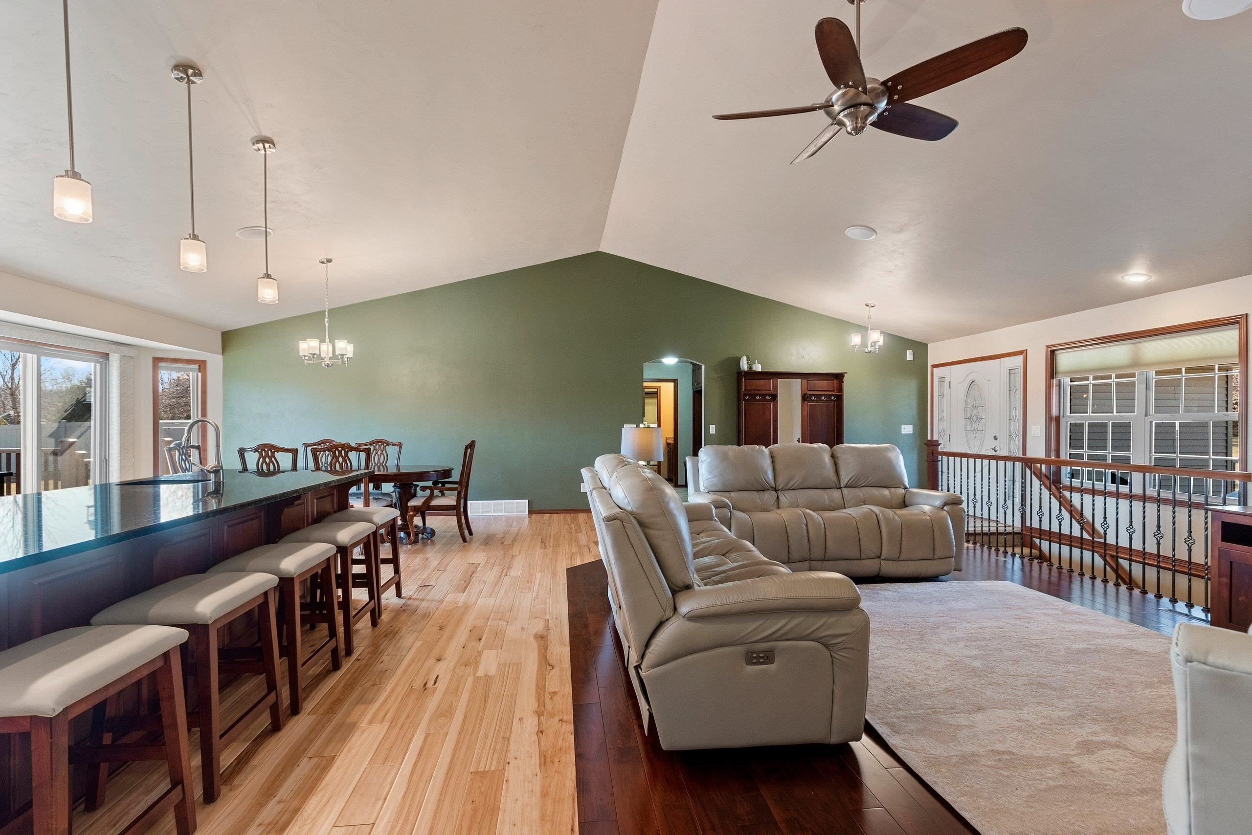 DE PERE, Wisconsin, 54115, United States, 5 Bedrooms Bedrooms, ,4 BathroomsBathrooms,Residential,For Sale,2048678