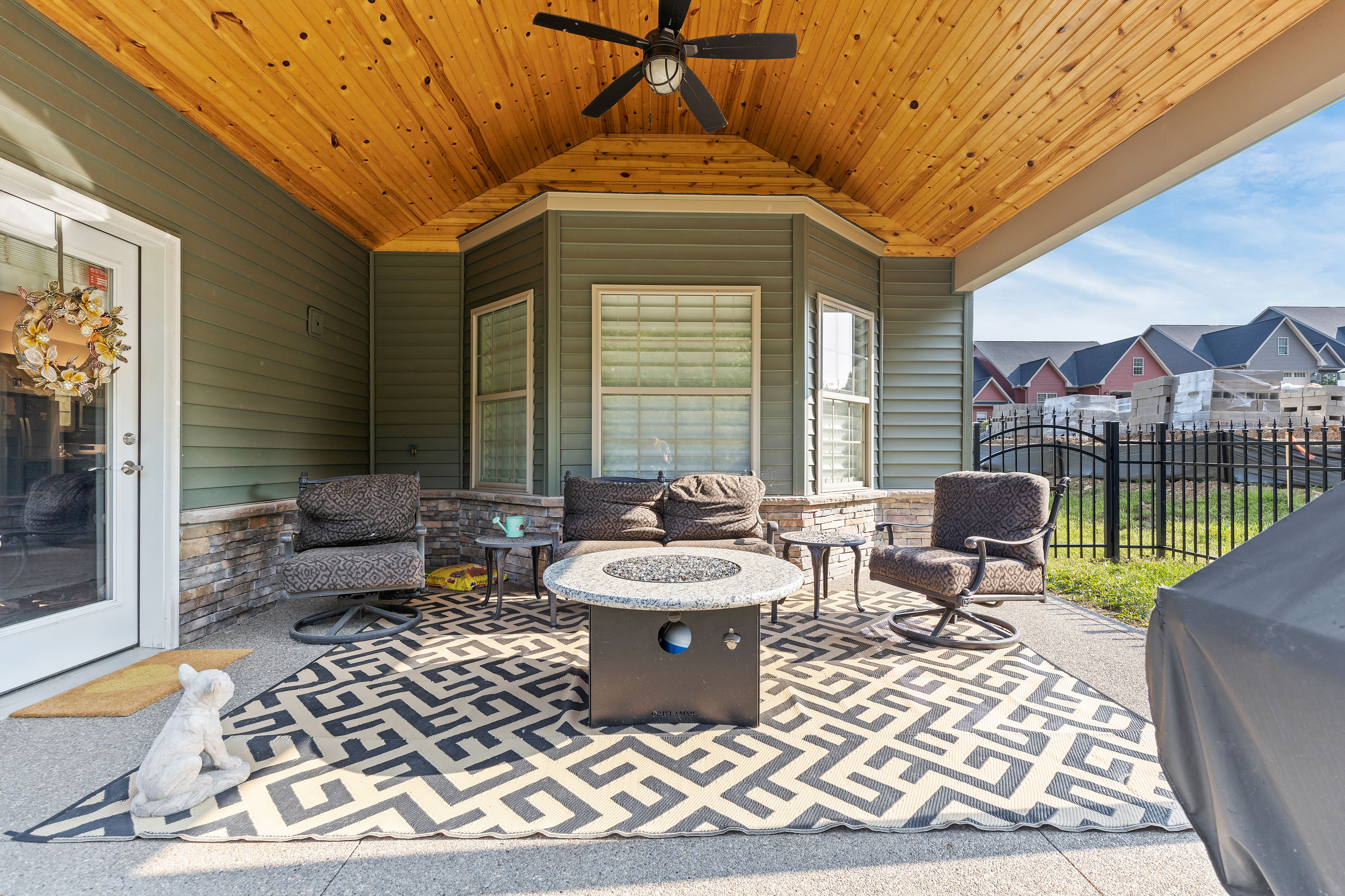  113 Hemingway Lane, Coraopolis, PA 15108 - 物件實景